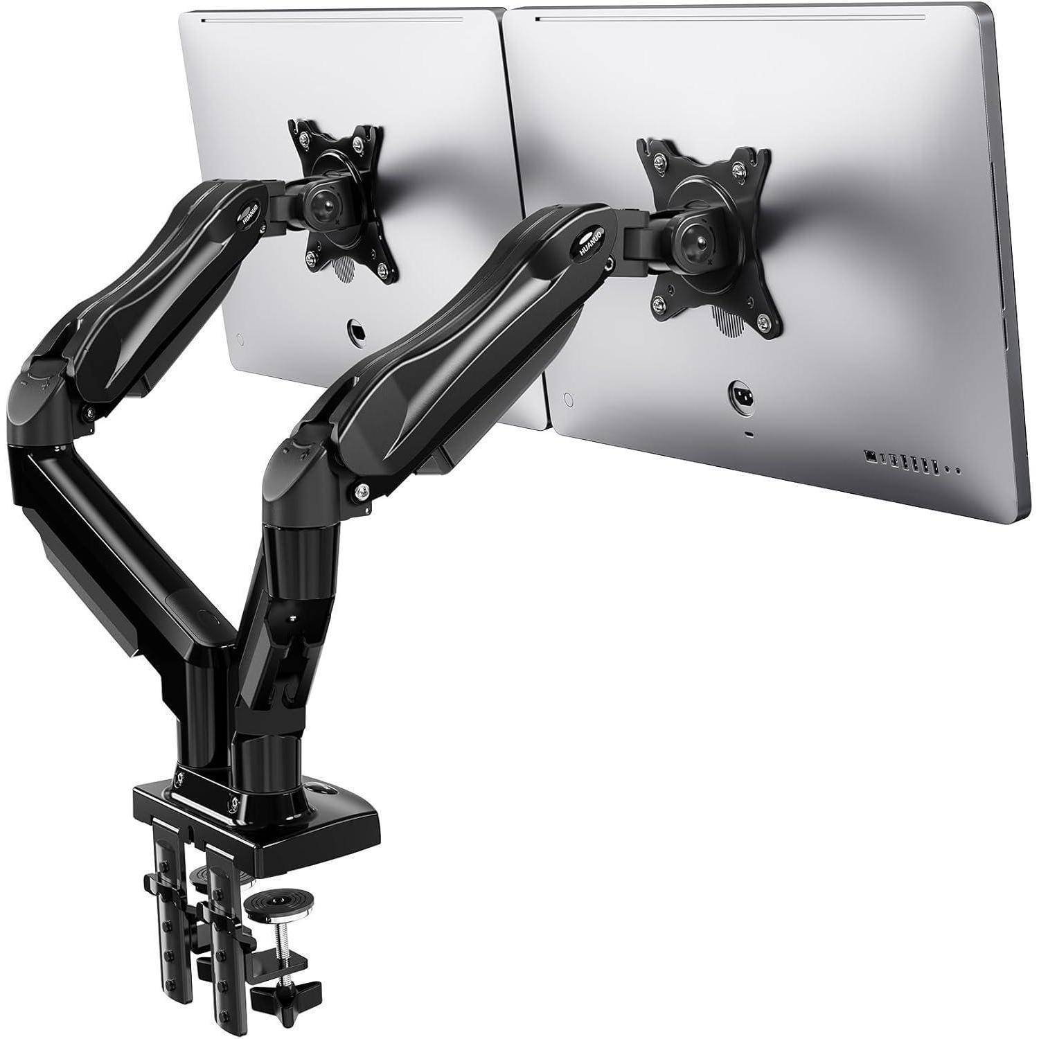 Ein Dual-Monitor-Armständer hält zwei Computerbildschirme und verfügt über verstellbare Arme und eine Klemmhalterung, entwickelt für eine ergonomische Einrichtung und Platzersparnis.