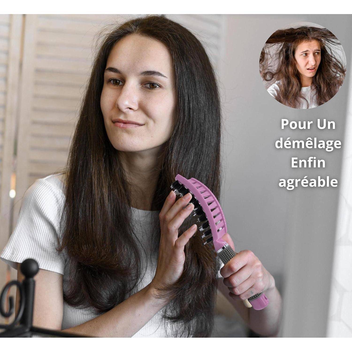 Eine Frau mit langen braunen Haaren verwendet einen breiten Kamm. Einschub zeigt verfilzte Haare mit dem Text 'Endlich ein angenehmes Entknoten'.