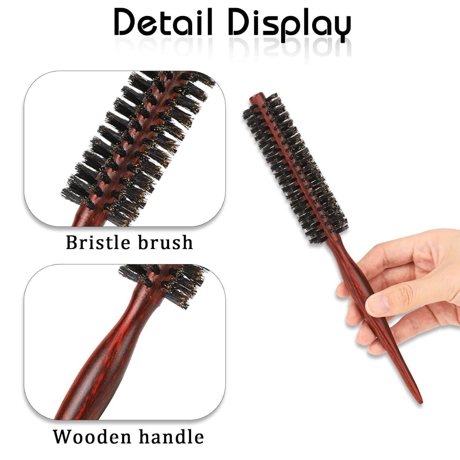 Eine Haarbürste mit einem Holzgriff und Borstenbürsten-Design wird gezeigt. Eine Hand hält die Bürste, um ihre Verwendung zu demonstrieren.