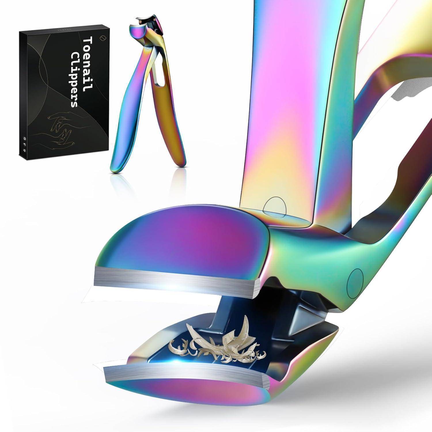 Irisierend schimmernde Nagelknipser mit breiter Klinge für dicke Nägel, abgewinkeltes Design und ergonomischem Griff, präsentiert mit Verpackung und Schutzüberzug.