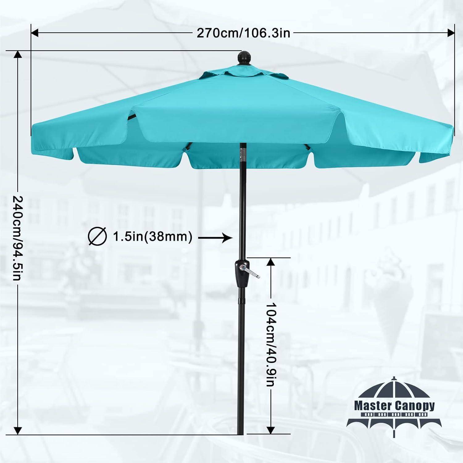 Blauer Sonnenschirm 'Master Canopy', Abmessungen: 270 cm breit, 240 cm hoch, Mastdurchmesser 1,5 Zoll. Im Hintergrund eine Terrassengestaltung.