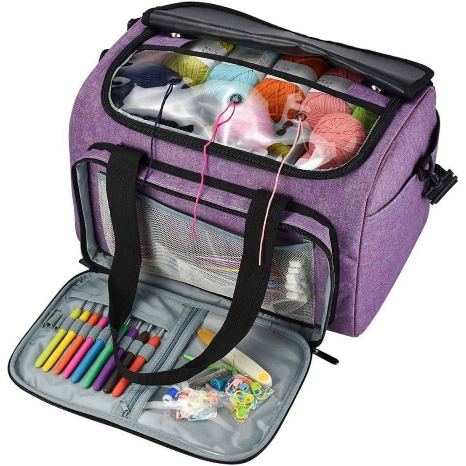 Eine lila Garnaufbewahrungstasche mit transparentem Deckel, der verschiedene bunte Garne zeigt, und einer offenen Vordertasche, in der Markierer und Zubehör ausgestellt sind.