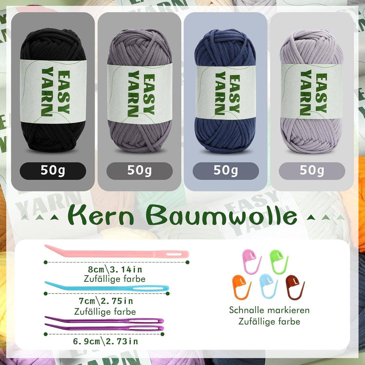Vier Garnrollen in verschiedenen Farben, beschriftet mit 'Easy Yarn 50g'. Darunter eine Tabelle mit Nadelgrößen und Maschenmarkierern in unterschiedlichen Farben. Text lautet 'Kern Baumwolle'.