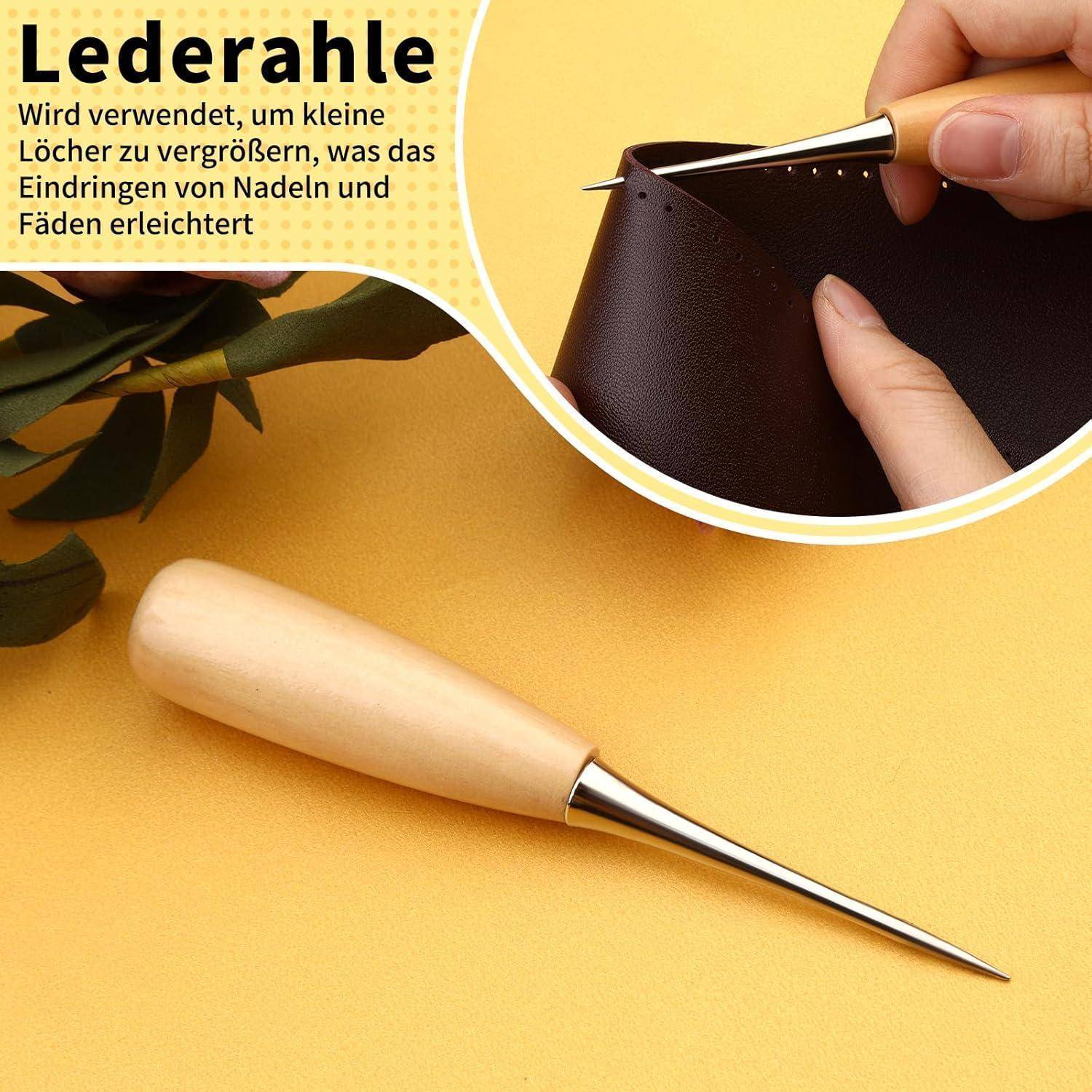 Eine Hand benutzt einen Ahle, um Löcher in Leder zu bohren, wobei der deutsche Text ihre Verwendung beim Vergrößern von Löchern zur Unterstützung der Nadel- und Fadeneinführung beschreibt.