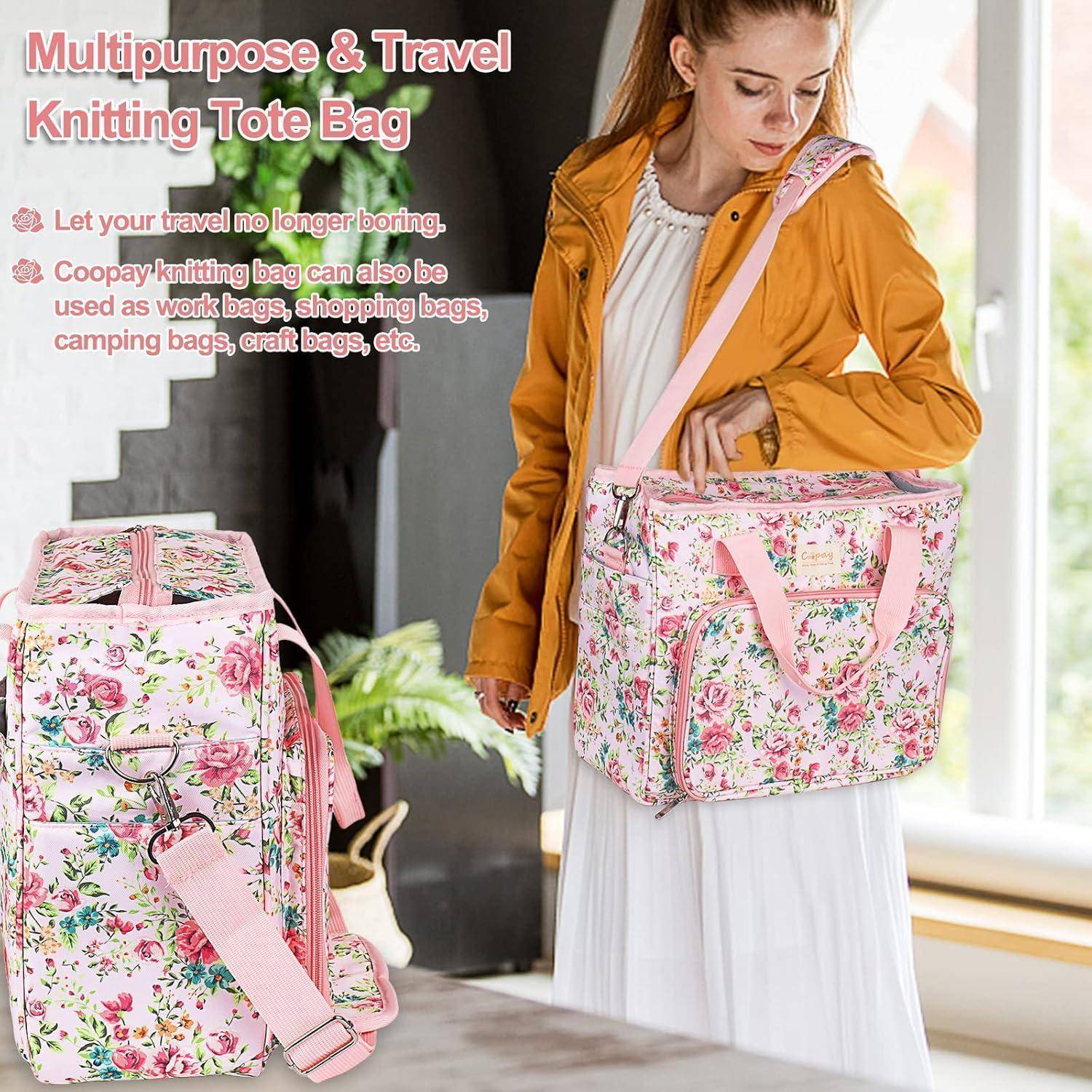Eine Frau, die eine Tasche mit Blumenmuster drinnen trägt. Text lautet 