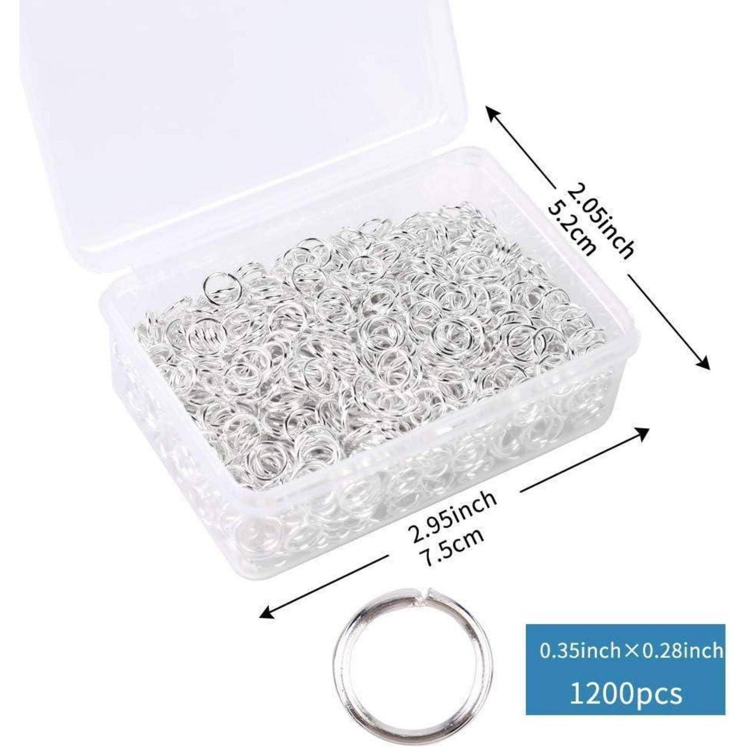 Eine durchsichtige Plastikbox, die 1200 kleine silberne Ringe enthält, mit den Abmessungen 2,95 Zoll mal 2,05 Zoll.