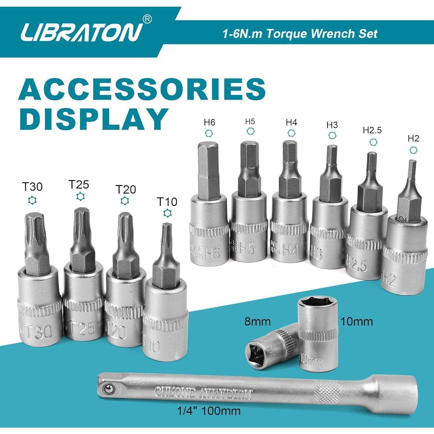 Zubehör-Display für Drehmomentschlüssel mit verschiedenen Biteinsätzen von T10 bis T30, H2.5 bis H6, einem Schraubenschlüssel und Steckschlüsseln für 8 mm und 10 mm.