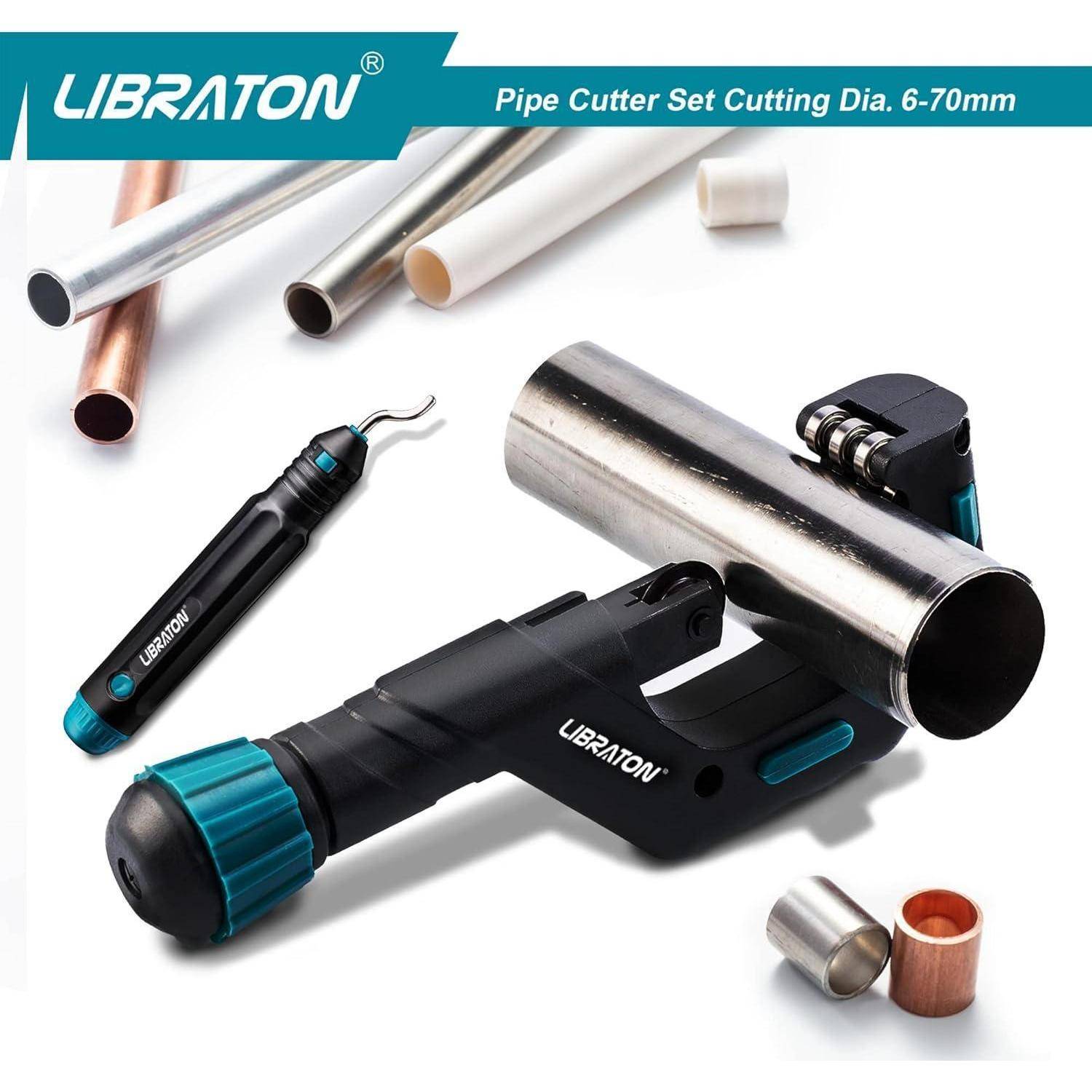Libraton Rohrabschneider-Set mit Schneidvariationen für Rohre mit einem Durchmesser von 6-70 mm. Enthält ein Schnittwerkzeug und verschiedene Rohrproben, die Vielseitigkeit demonstrieren.