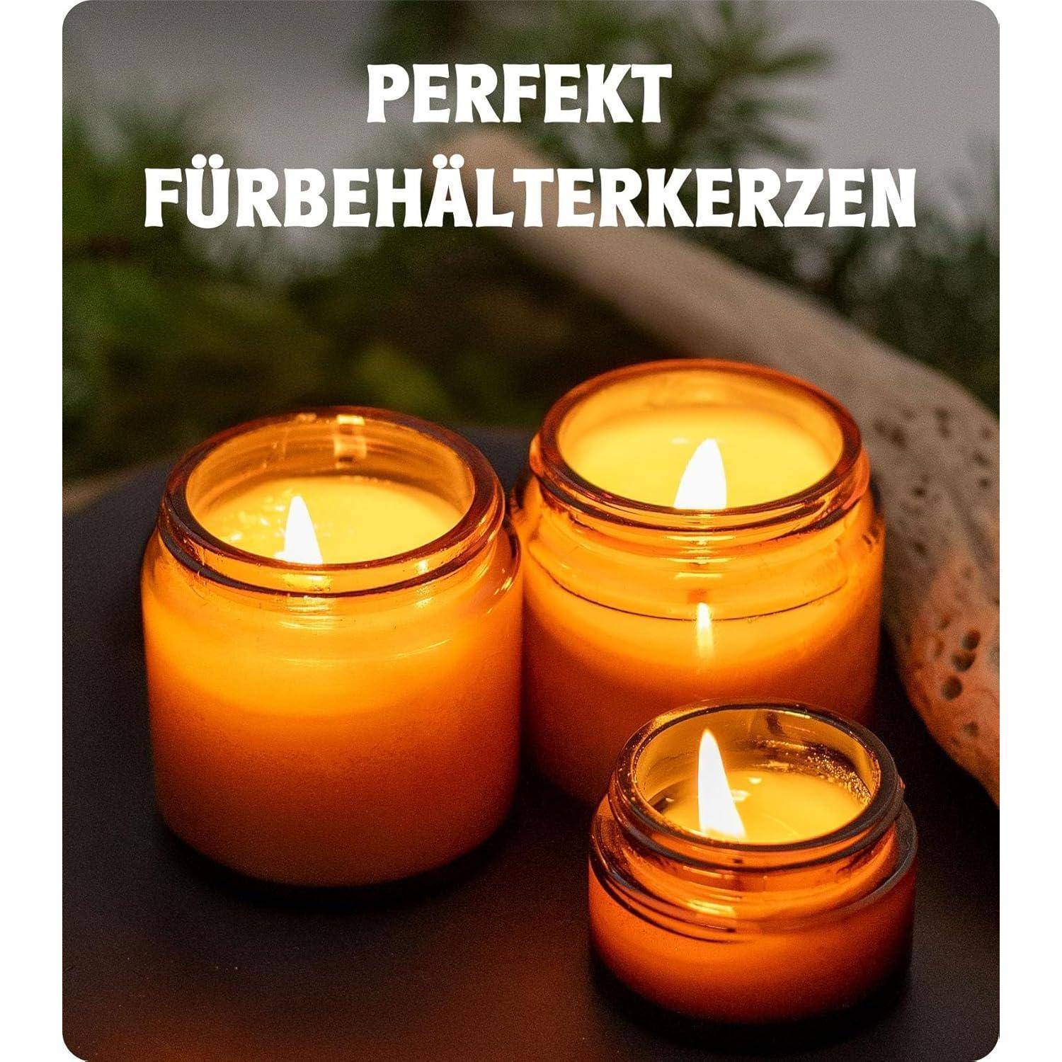 Drei brennende Kerzen unterschiedlicher Größen, die auf einer dunklen Oberfläche platziert sind, mit den Worten 'Perfekt für Behälterkerzen' in Fettdruck darüber.