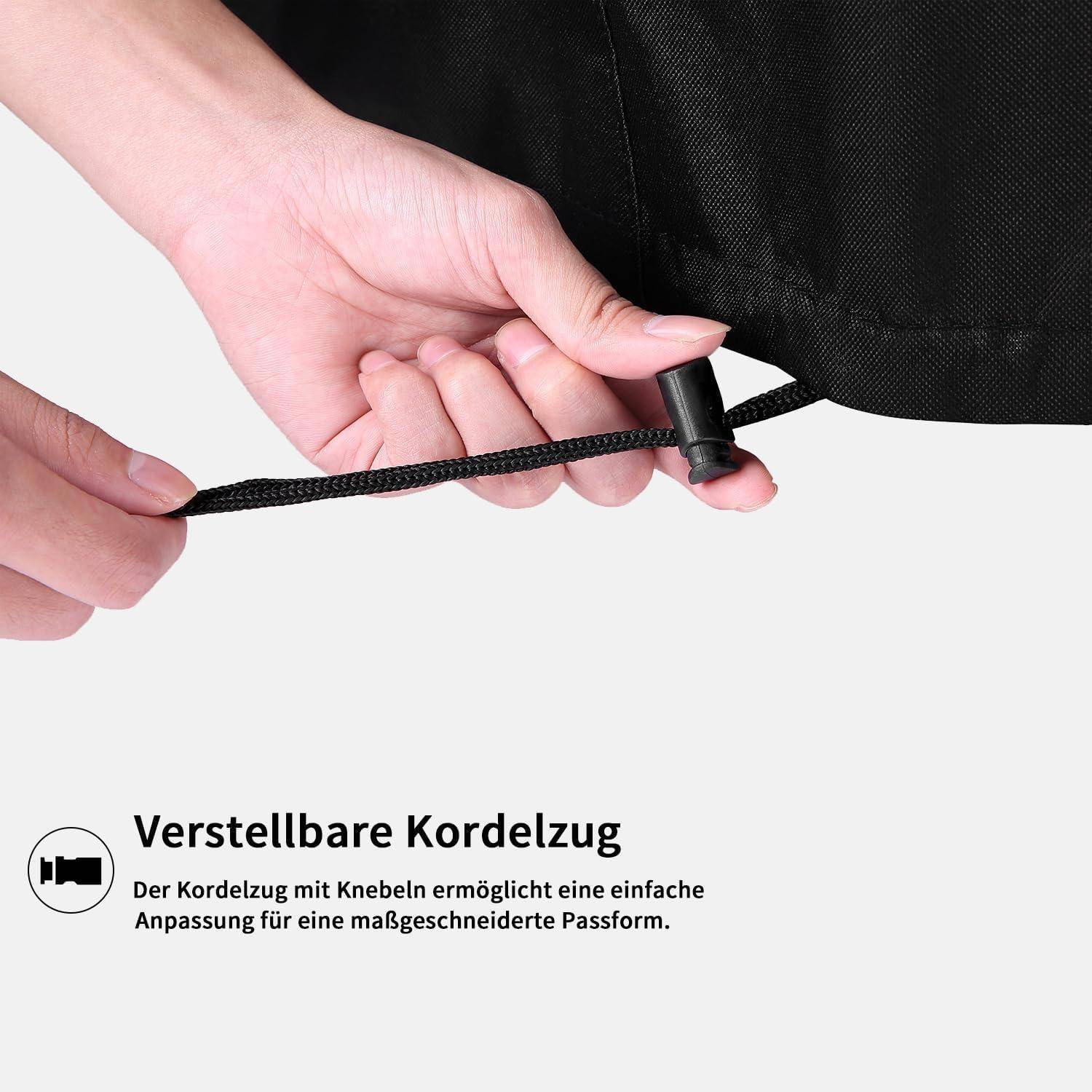 Eine Hand justiert einen schwarzen Kordelzug mit einem Stopper an einem Stoff, mit der Bildunterschrift 'Verstellbarer Kordelzug', was einen verstellbaren Kordelzug kennzeichnet.