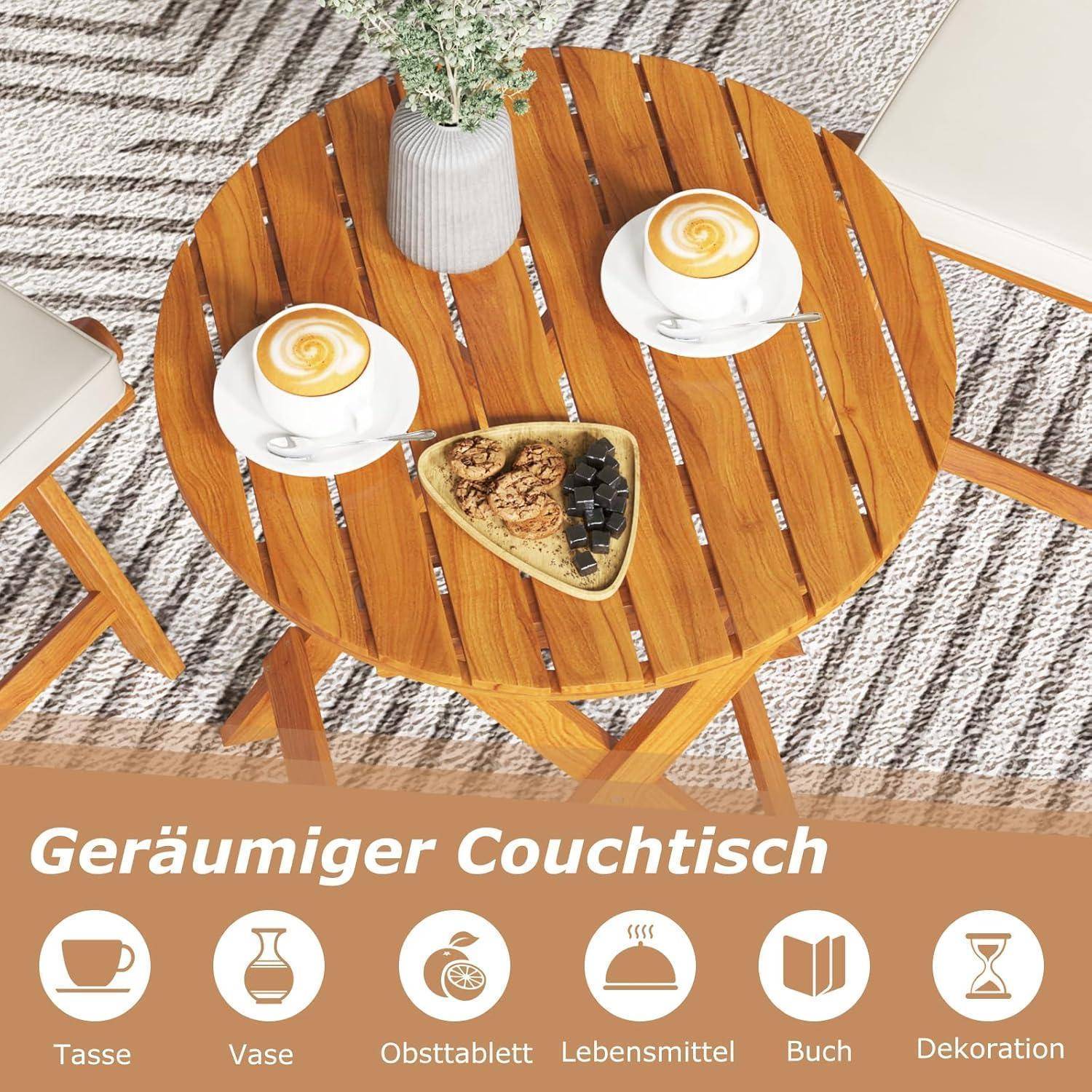 Ein runder Holz-Couchtisch mit zwei Latten, einem Obsttablett, einer Pflanze und Büchern auf einem Teppich. Symbole beschreiben Geräumigkeit und Funktion.
