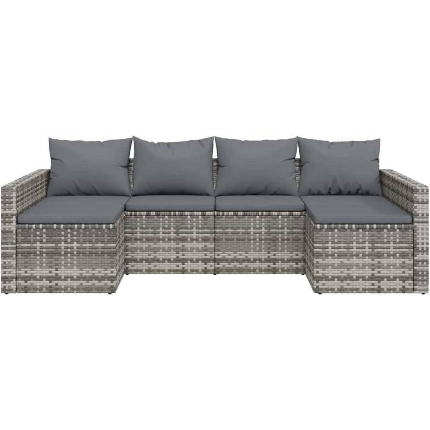 Outdoor Ecksofa mit grauen Kissen auf einem geflochtenen Rattangestell, ausgestattet mit vier Sitz- und Rückenkissen, geeignet für Terrassennutzung.