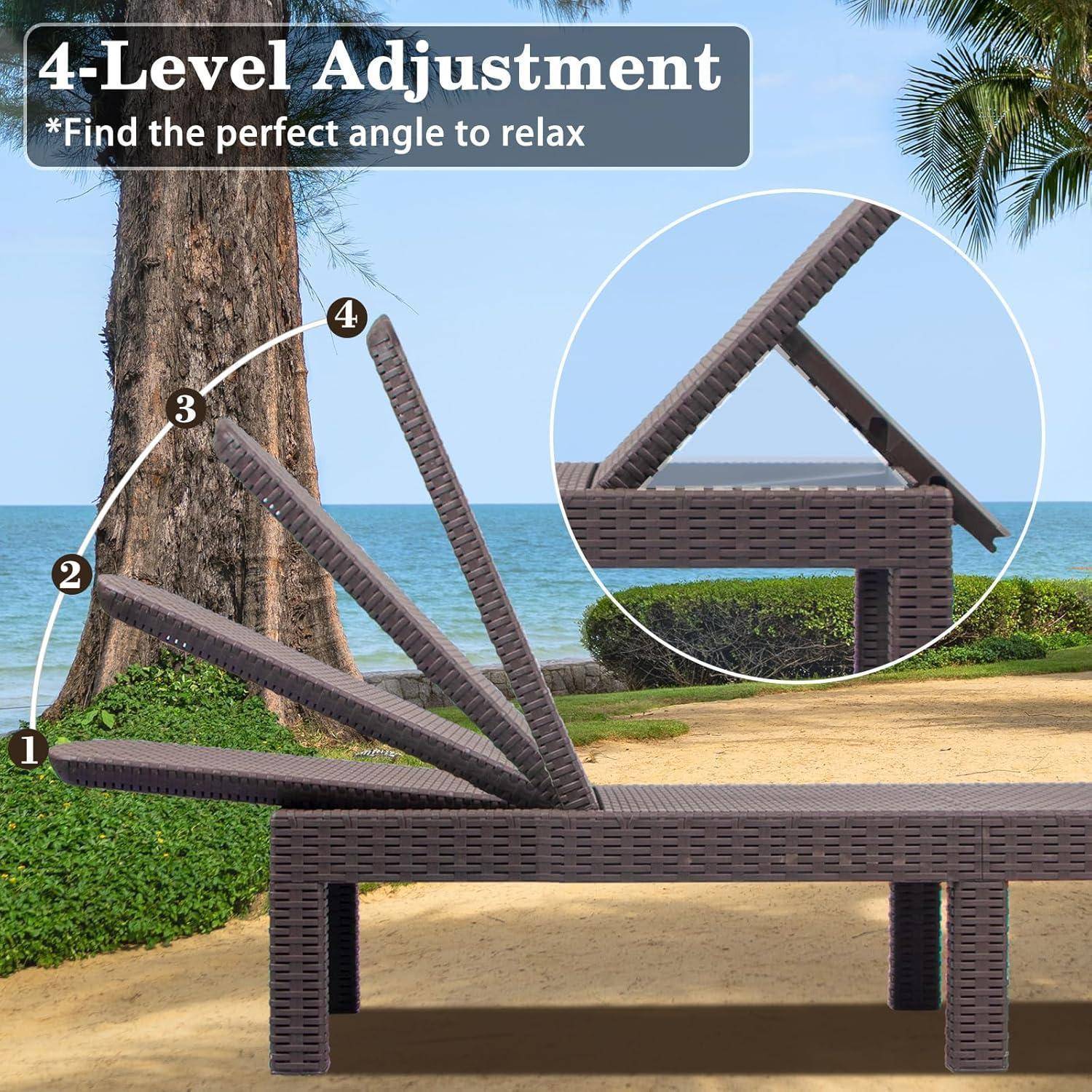 Eine Chaiselongue mit '4-Stufen-Verstellung' an einem Strand mit Palmen, die verschiedene verstellbare Rückenlehnenwinkel für entspannte Erholung demonstriert.