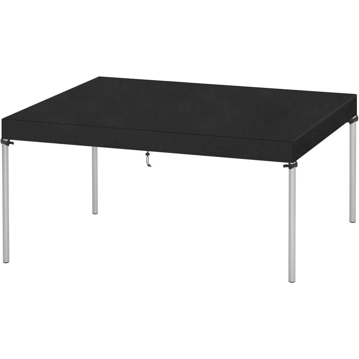 Eine schwarze Plattformbühne mit quadratischer Form und vier Metallbeinen.