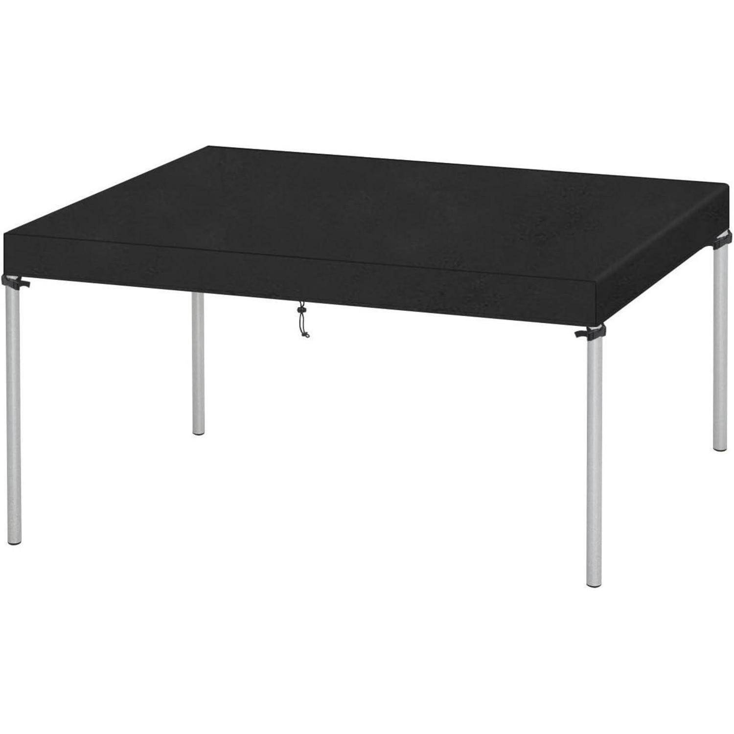 Ein schwarzer rechteckiger Tisch mit glatter Oberfläche und vier silbernen Beinen, der auf einem weißen Hintergrund steht.