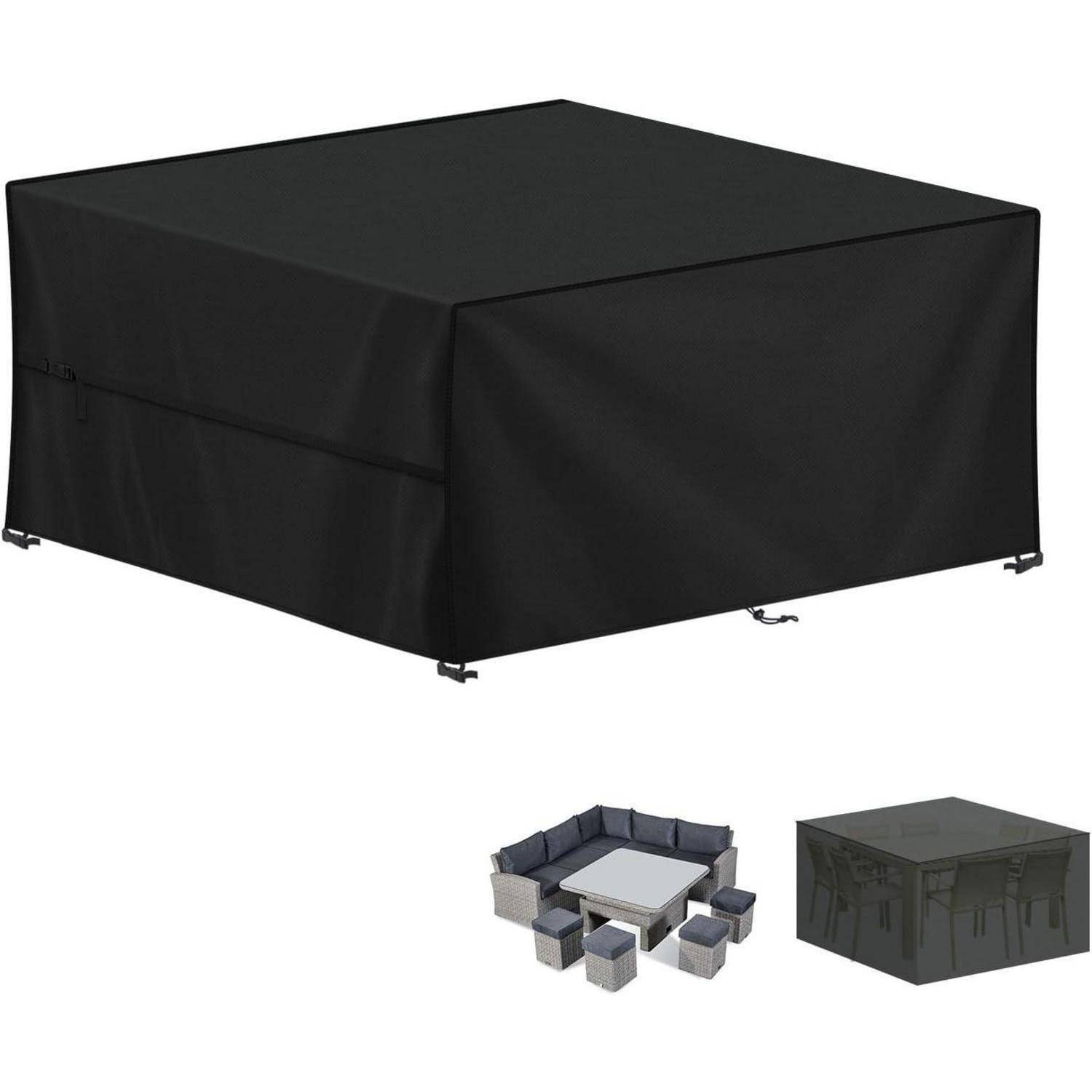 Schwarze Schutzabdeckung über einem quadratischen Tisch und Stühlen, dargestellt mit einer Illustration eines abgedeckten und unabgedeckten Outdoor-Möbelsets.