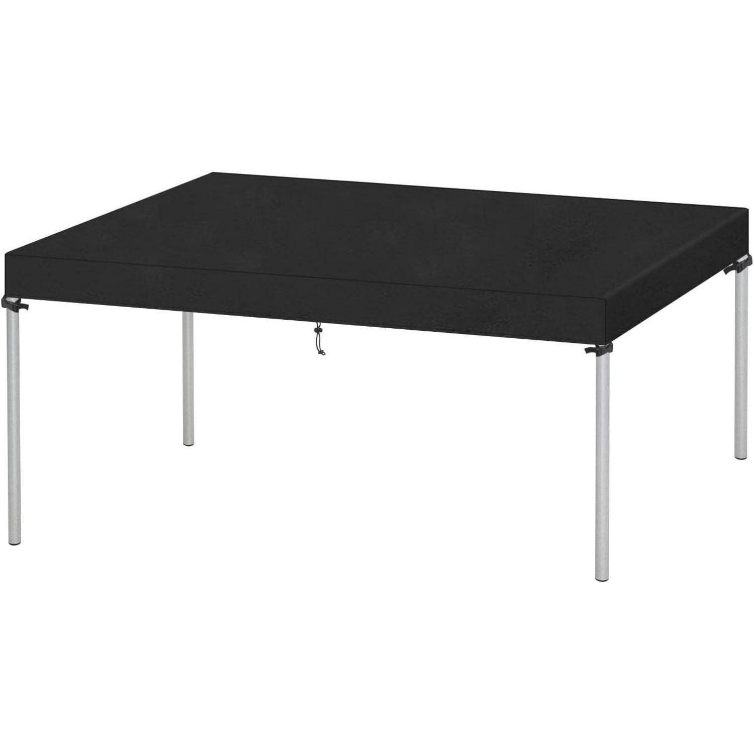 Eine schwarze rechteckige Bühnenplattform mit vier silbernen Beinen, konzipiert für Veranstaltungen oder Aufführungen.