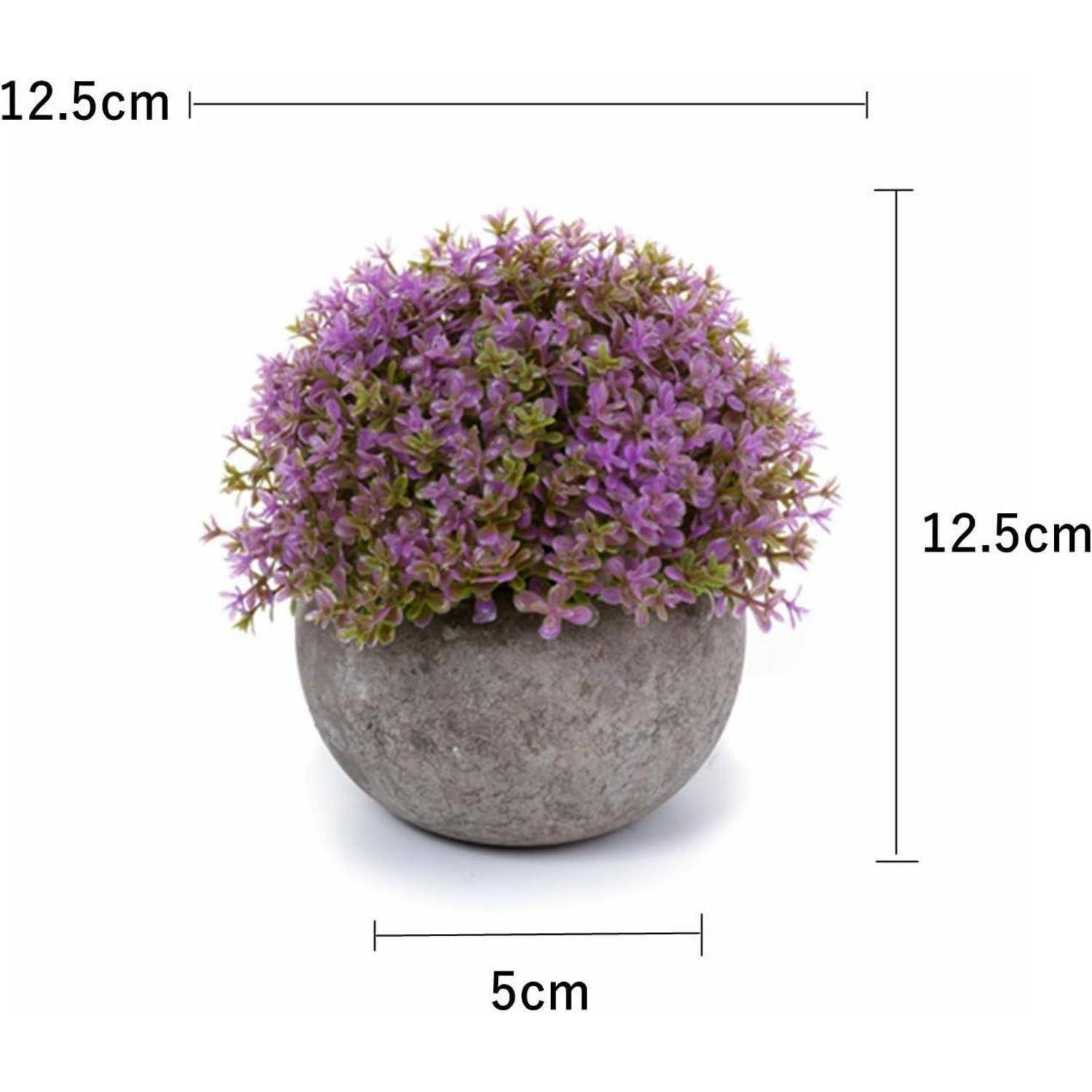 Lila künstliche Pflanze in einem runden grauen Topf, 12,5 cm hoch und breit, mit einem Topfdurchmesser von 5 cm.