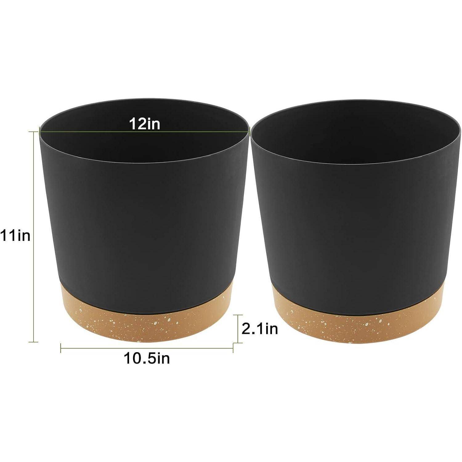 Zwei schwarze Pflanzgefäße mit braunen Sockeln. Jedes hat einen Durchmesser von 12 Zoll und ist 11 Zoll hoch. Der Abstand zwischen ihnen beträgt 2,1 Zoll.