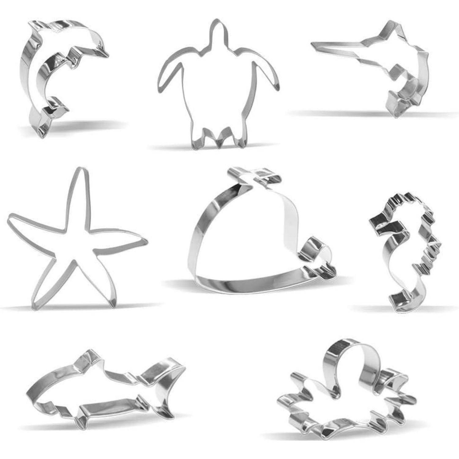 Neun Metall-Ausstechformen in verschiedenen Meerestierformen, darunter ein Delfin, eine Schildkröte, ein Hai, ein Seestern, ein Fisch und ein Seepferdchen, auf einem weißen Hintergrund angeordnet.