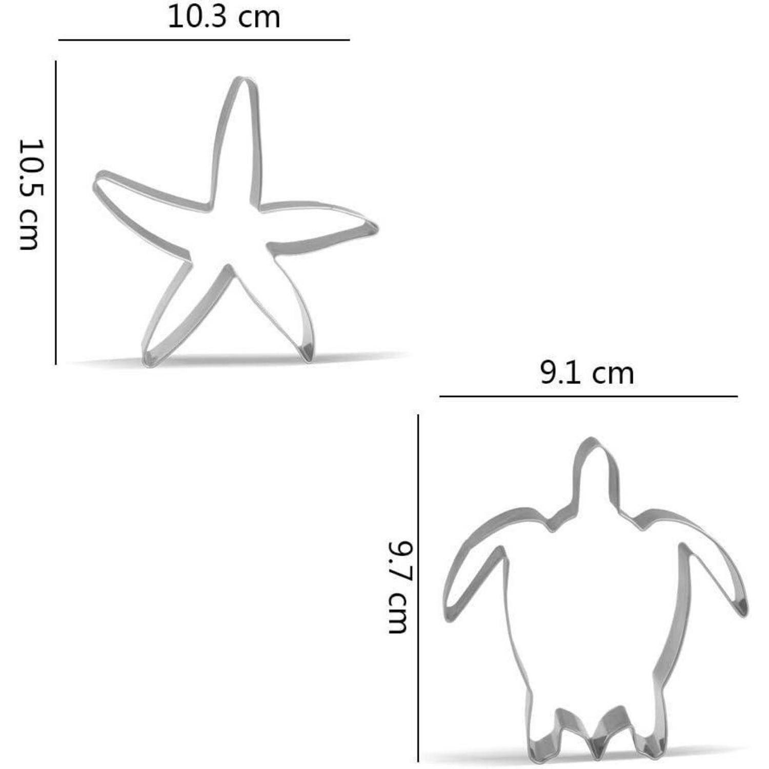 Zwei Ausstechformen: eine Seesternform (10,5 cm x 10,3 cm) und eine Meeresschildkrötenform (9,7 cm x 9,1 cm), dargestellt mit Abmessungen.