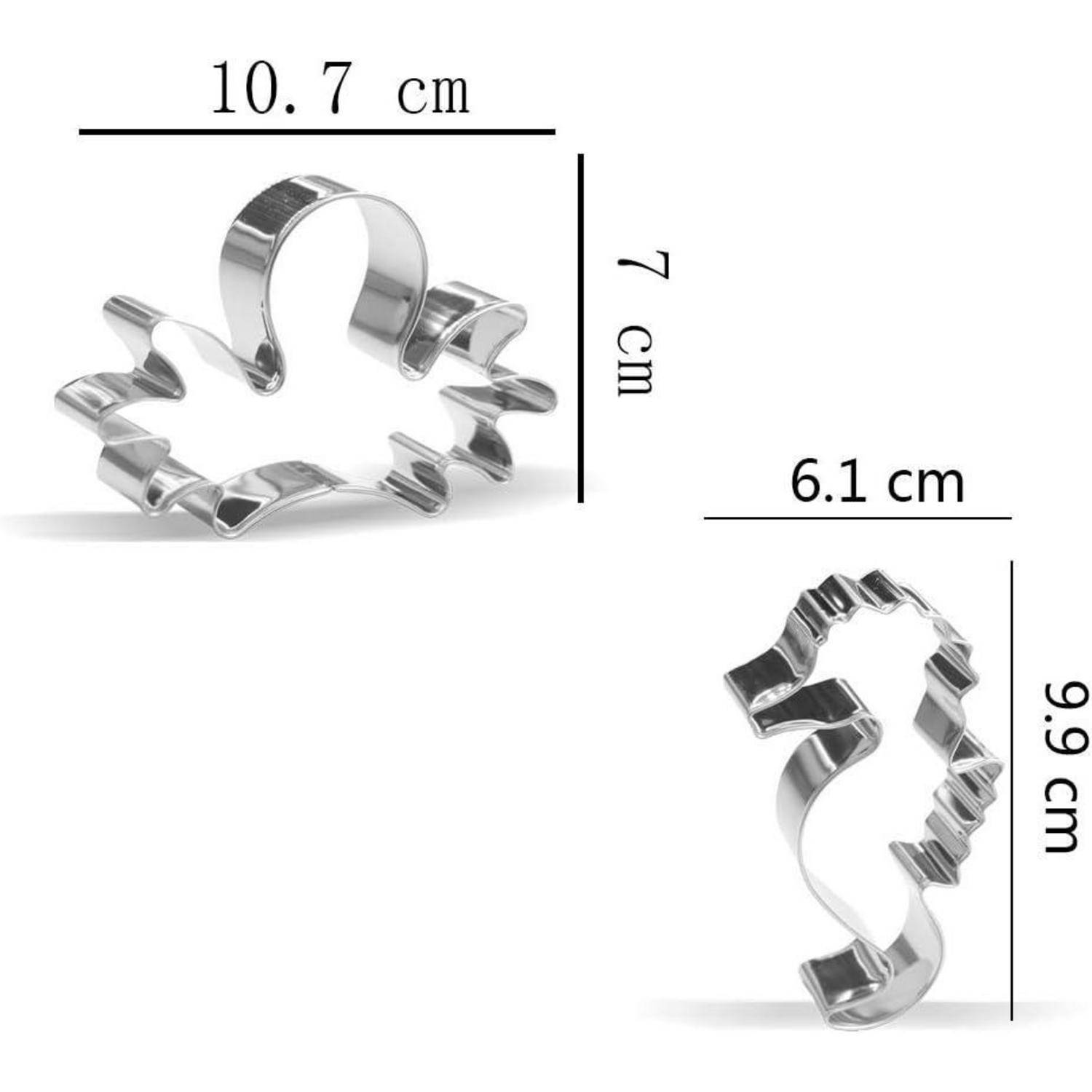 Zwei Metall-Ausstechformen werden gezeigt, deren Abmessungen wie folgt sind: Eine misst 10,7 cm x 7 cm, die andere 6,1 cm x 9,9 cm.