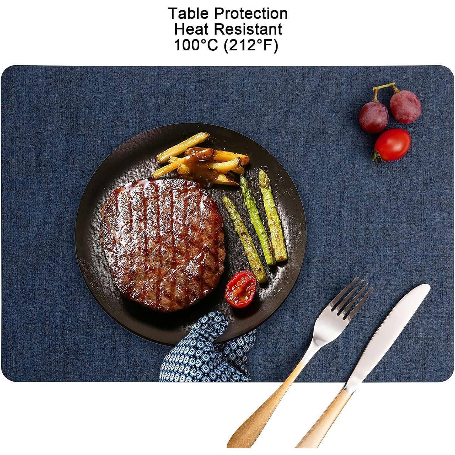 Ein Steak, Spargel und Pommes auf einem schwarzen Teller mit Gabel und Messer. Text lautet: „Tischschutz, hitzebeständig bis 100°C (212°F)