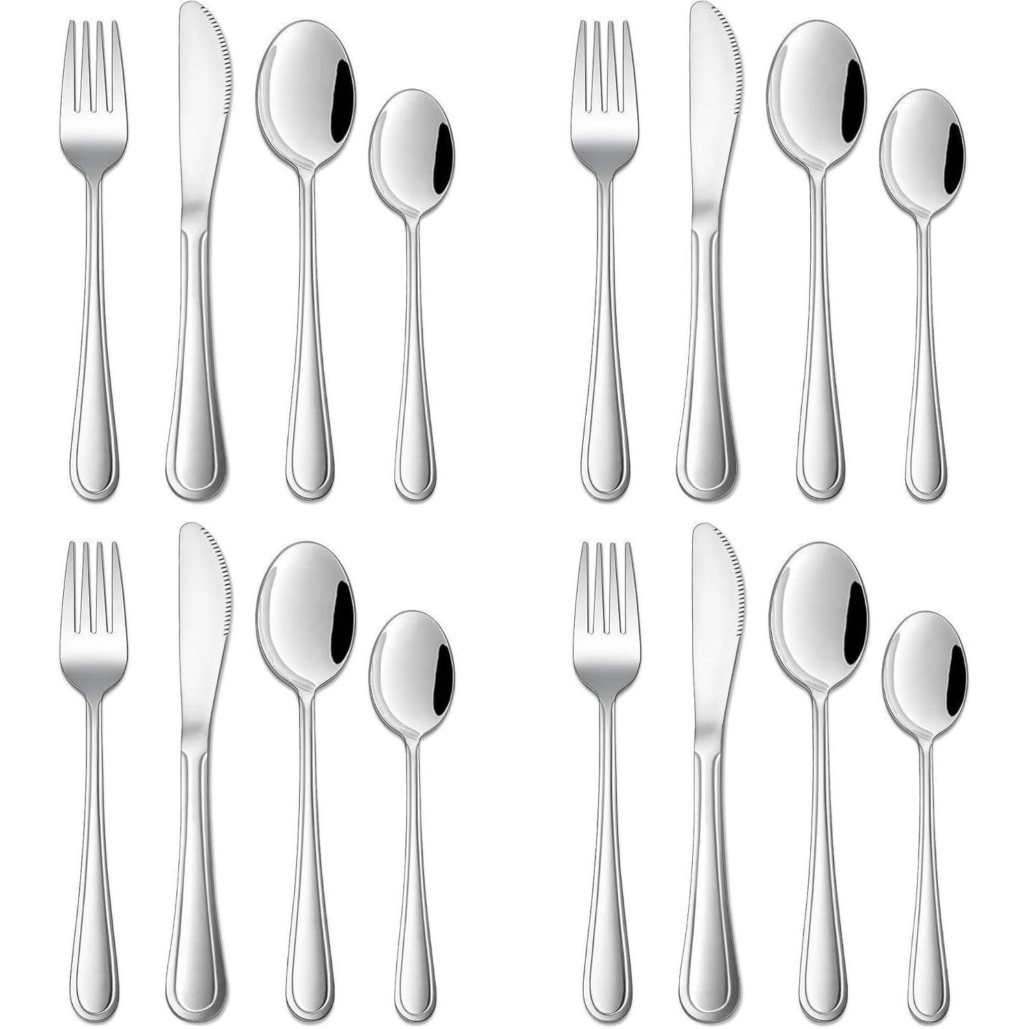 Vier Bestecksets aus Silber, jeweils bestehend aus einer Gabel, einem Messer, einem Esslöffel und einem Teelöffel, in einem Raster angeordnet vor einem weißen Hintergrund.
