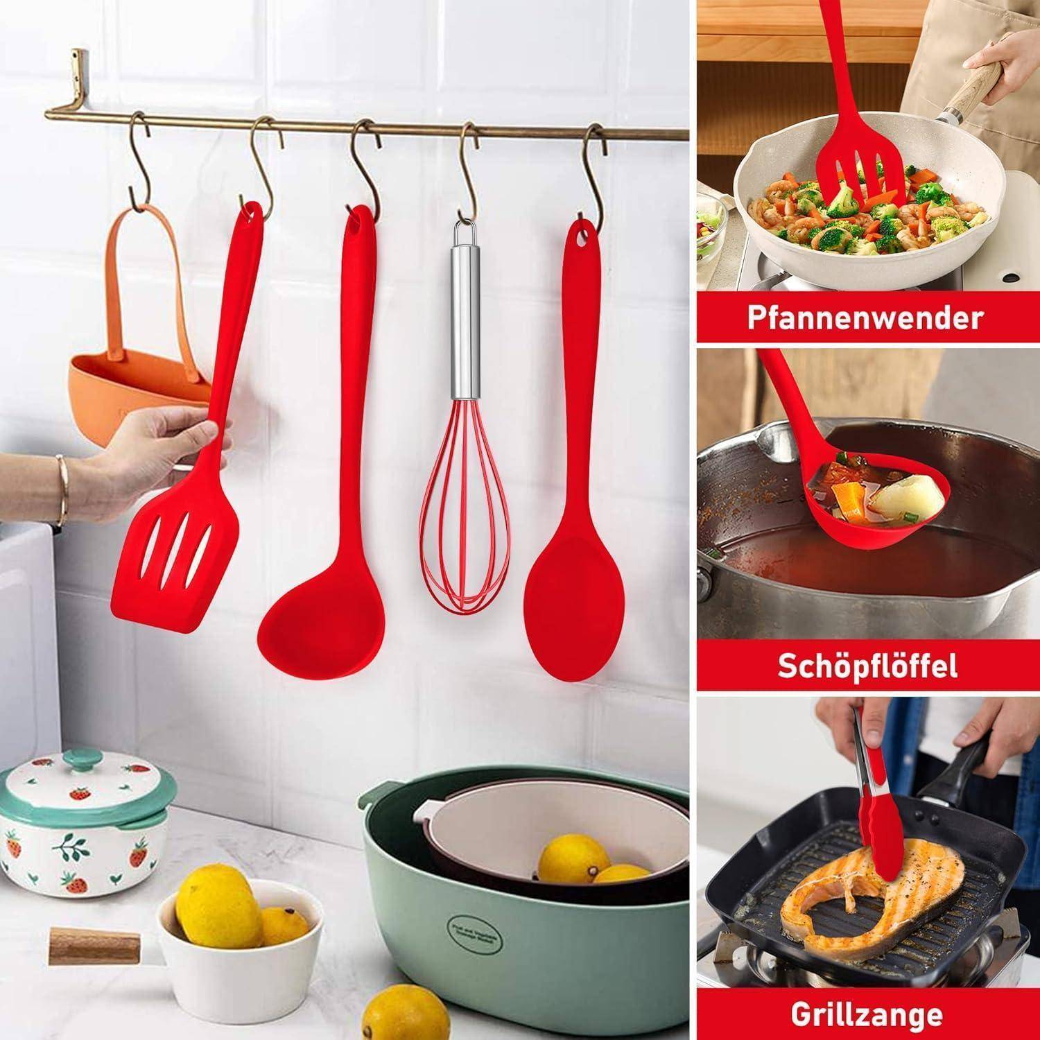 Rote Küchenutensilien, darunter ein Pfannenwender, eine Schöpfkelle, ein Schneebesen, ein Löffel und eine Zange, hängen an Haken. Kochszenen zeigen jeden Gegenstand in Benutzung.