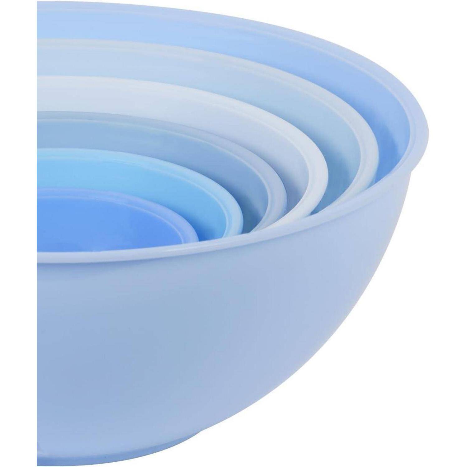 Sechs ineinandergeschachtelte blaue Rührschüsseln, jede in einem helleren Farbton, von der kleinsten bis zur größten angeordnet.