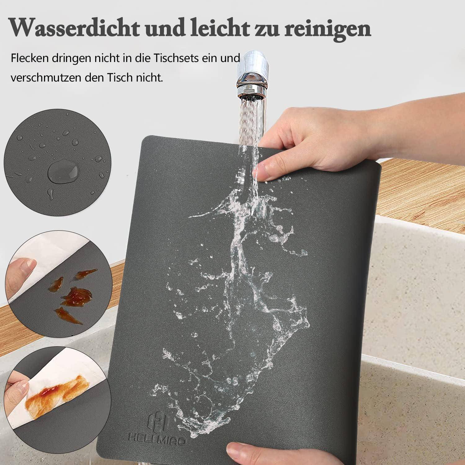 Eine Hand spült eine flexible, wasserdichte Tischunterlage unter einem Wasserhahn ab. Eingefügte Bilder zeigen, wie die Unterlage verschiedenen Flecken standhält. Der deutsche Text lautet „Wasserdicht und leicht zu reinigen.