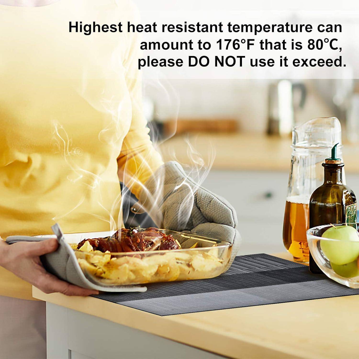 Person holding a steaming dish with oven mitts. Text: 'Die höchste hitzebeständige Temperatur kann 176°F bzw. 80°C betragen, bitte VERWENDEN SIE ES NICHT darüber hinaus.