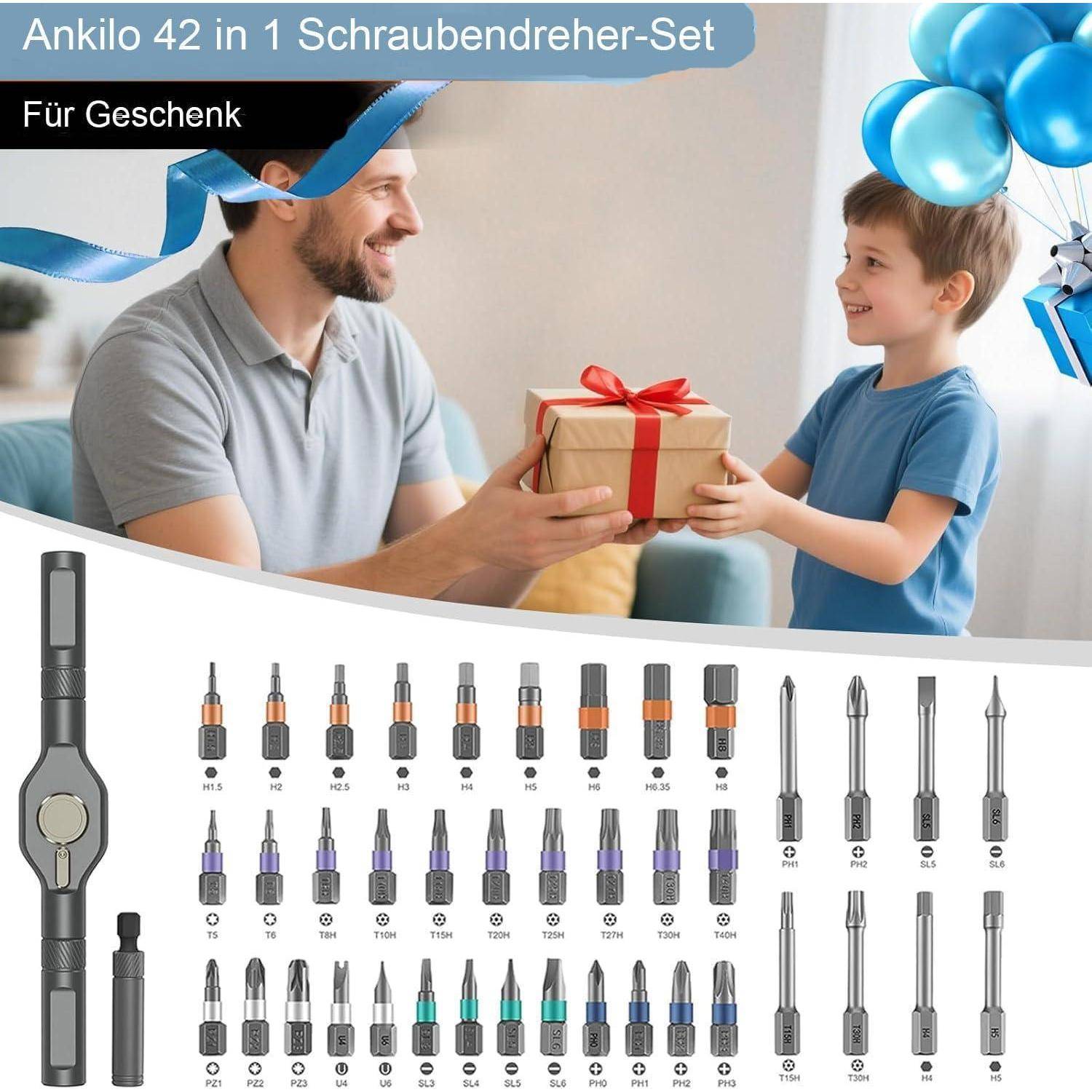 Ein Mann überreicht einem lächelnden Kind eine geschenkverpackte Schachtel in Innenräumen. Darunter eine Auswahl an Schraubenzieherbits mit der Beschriftung 'Ankilo 42 in 1 Schraubendreher-Set'.