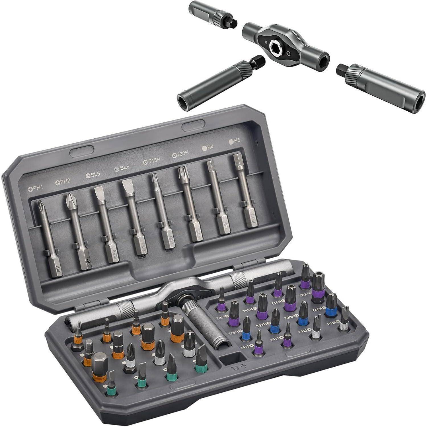 Ein umfassendes Schrauberbit-Set mit verschiedenen Bits in unterschiedlichen Größen und Farben, präsentiert neben einem Drei-Wege-Bithalter-Adapter.