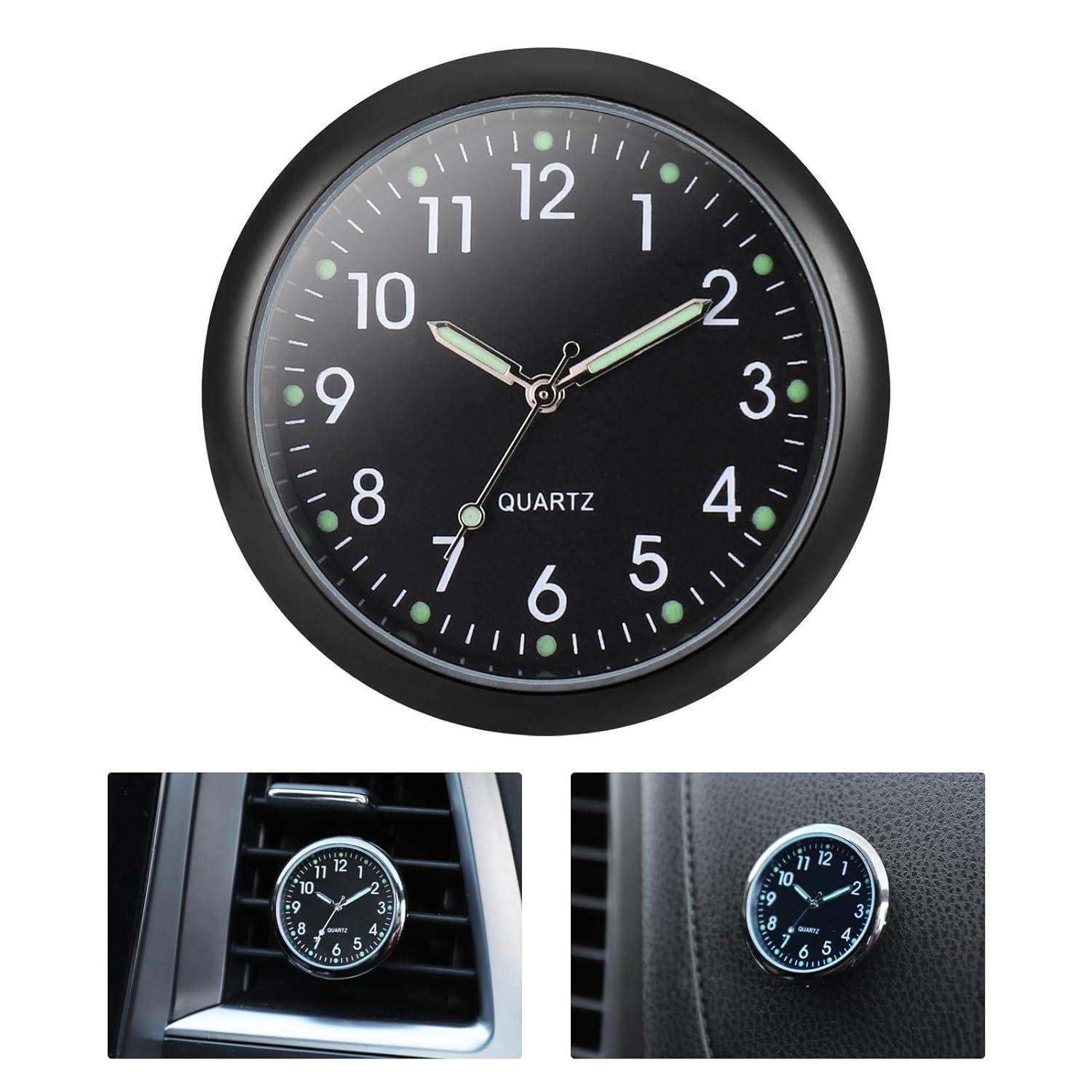 Analoges Zifferblatt mit schwarzem Rand, das die Zeit als 2:10 anzeigt. Darunter befinden sich Bilder, die die Uhr an Lüftungsschlitzen des Autos befestigt zeigen, um sie gut sehen zu können.