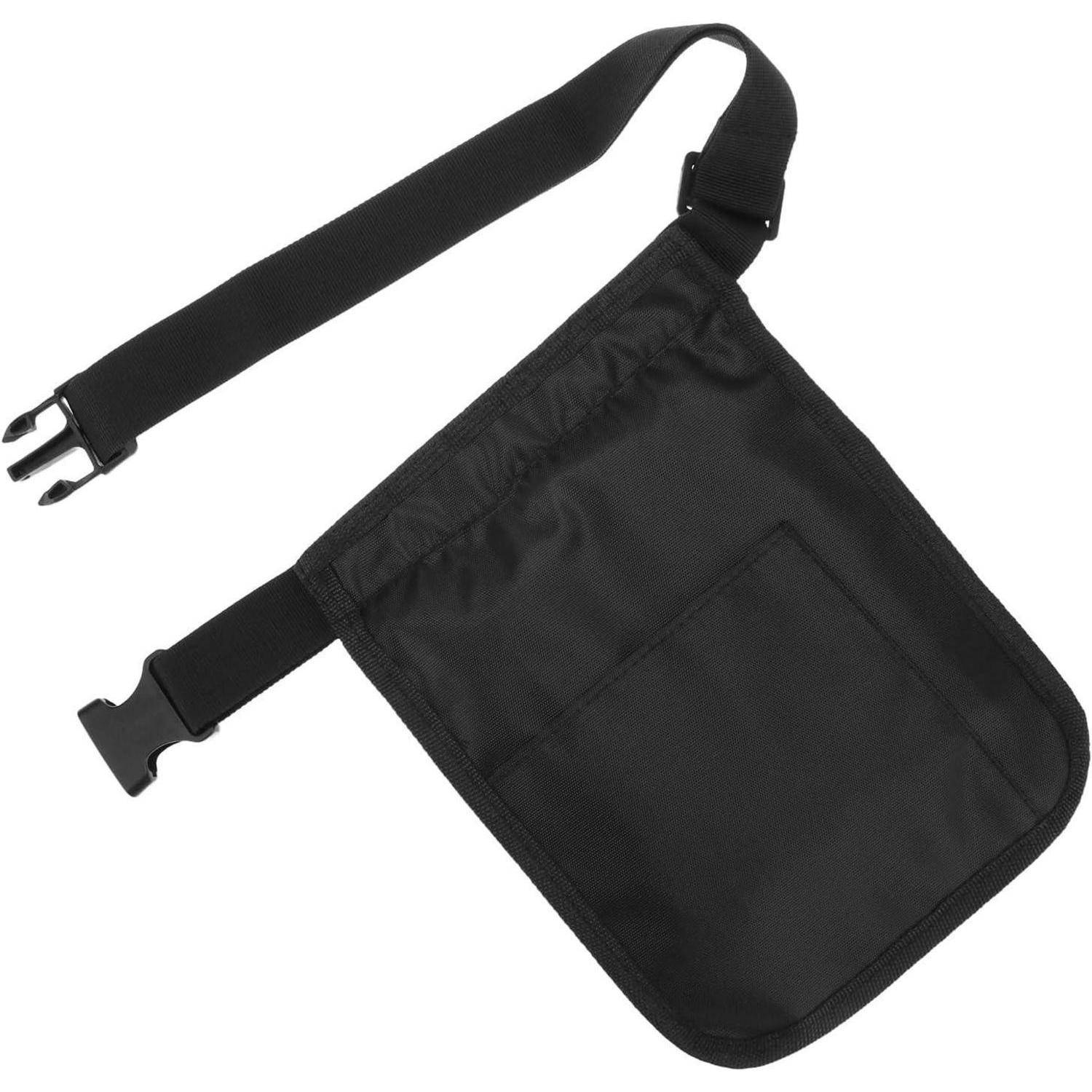 Eine schwarze, über die Schulter zu tragende Utility-Tasche mit verstellbarem Riemen und Schnalle, mit einem Hauptfach zur Aufbewahrung.