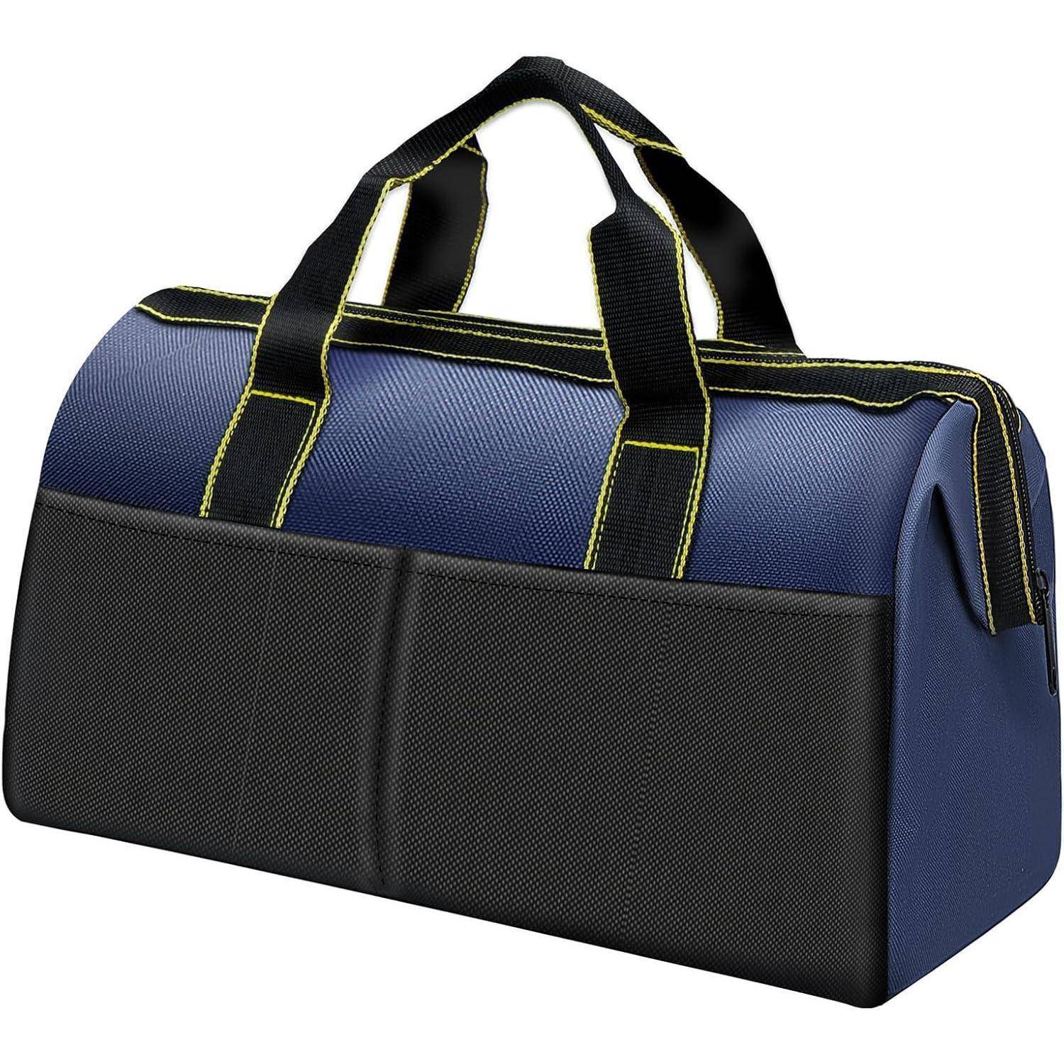 Eine blaue und schwarze Sporttasche mit gelben Nähten, ausgestattet mit zwei Griffen und einer Vordertasche.