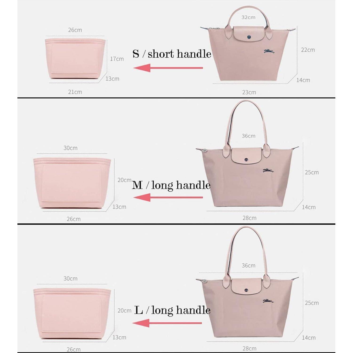 Bild, das einen Vergleich von drei rosa Taschen zeigt, die sich in Größe und Handlengde unterscheiden: S/kurzer Griff, M/langer Griff, L/langer Griff.