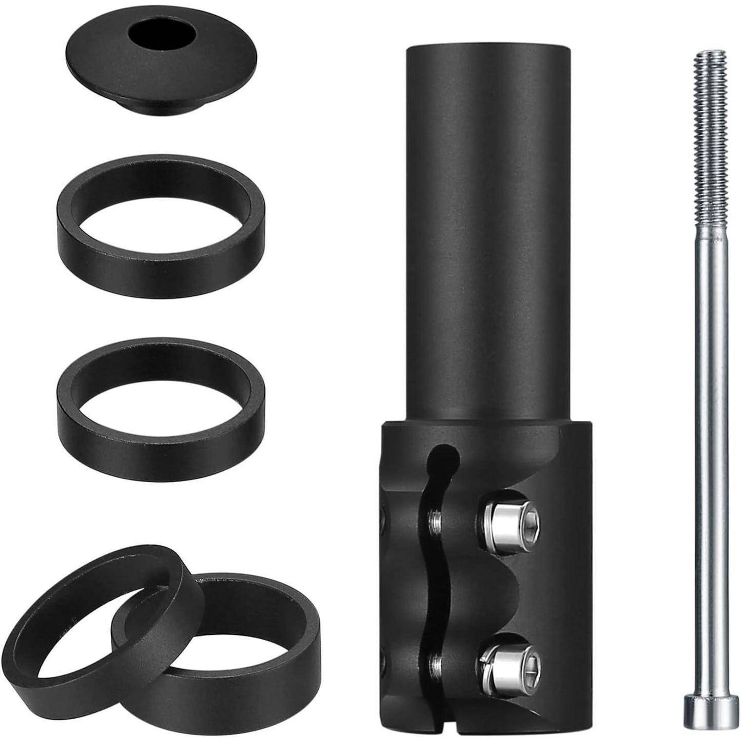 Fahrrad-Lenkererhöhungs-Set, das eine schwarze verlängerte Rohrhülse, mehrere Abstandshalter und eine Schraube zur Anpassung der Lenkerhöhe zeigt.