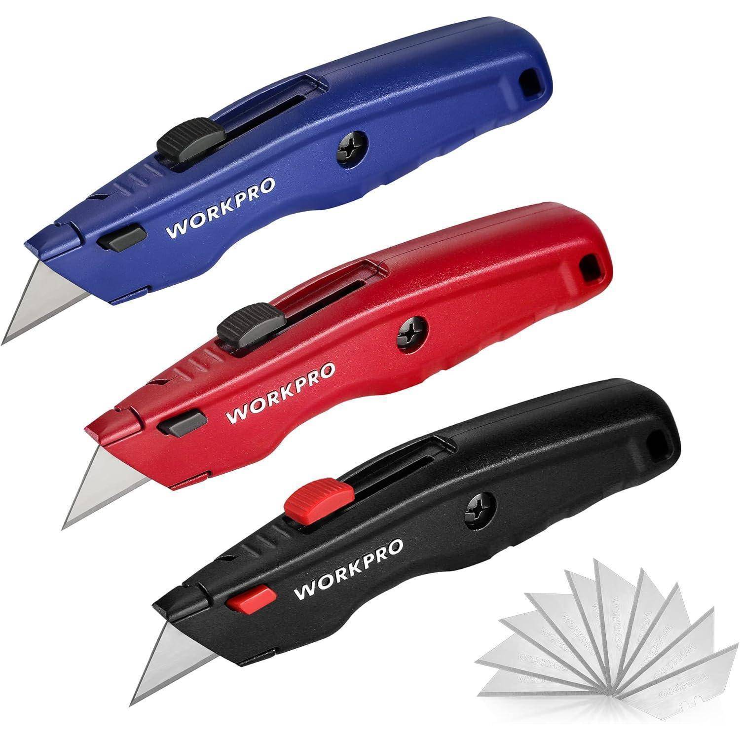 Satz von drei einziehbaren Utility-Messern in Blau, Rot und Schwarz, mit dem Aufdruck 'WORKPRO', inklusive Ersatzklingen.