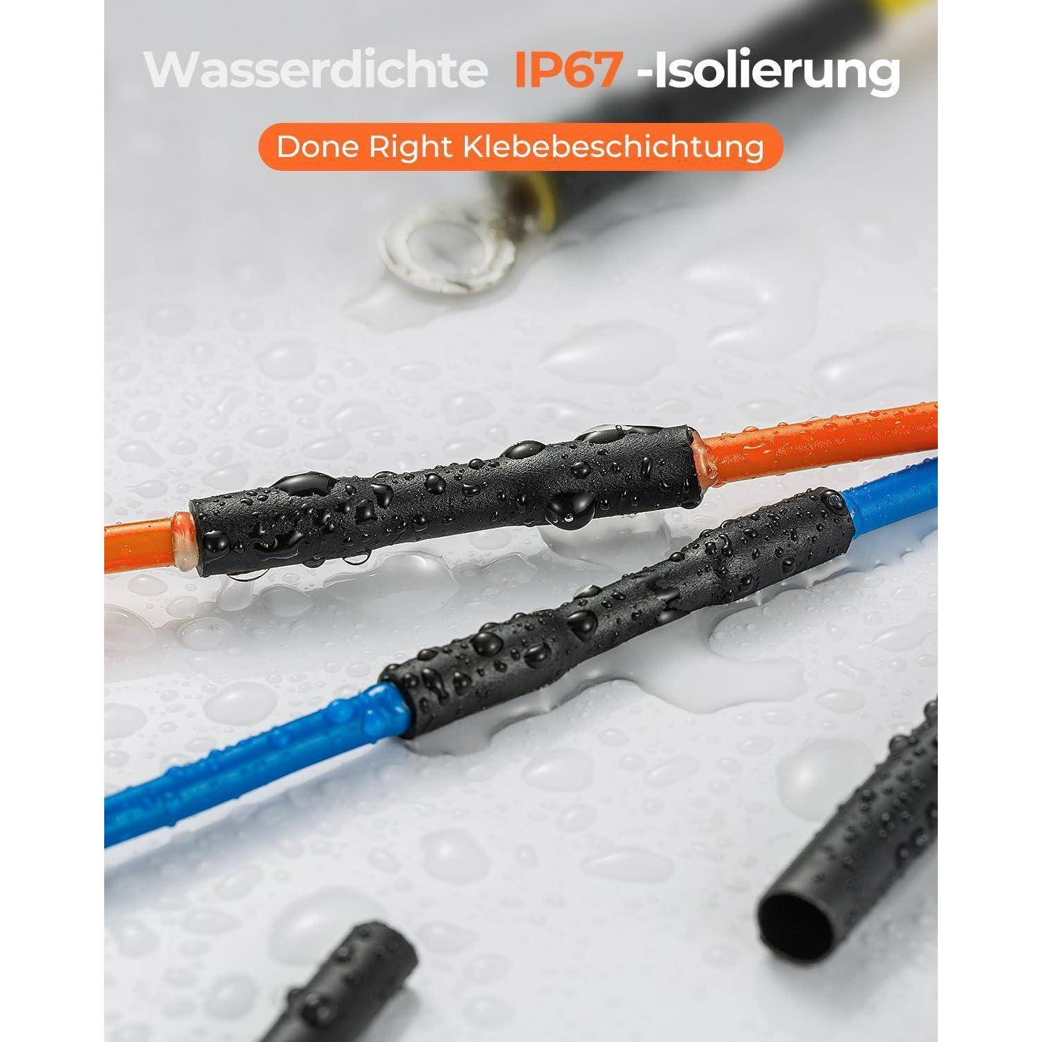 Wasserdichte IP67-Isolierung auf blauen und orangefarbenen Kabeln mit Wassertropfen, die einen effektiven KlebeSchutz demonstrieren.