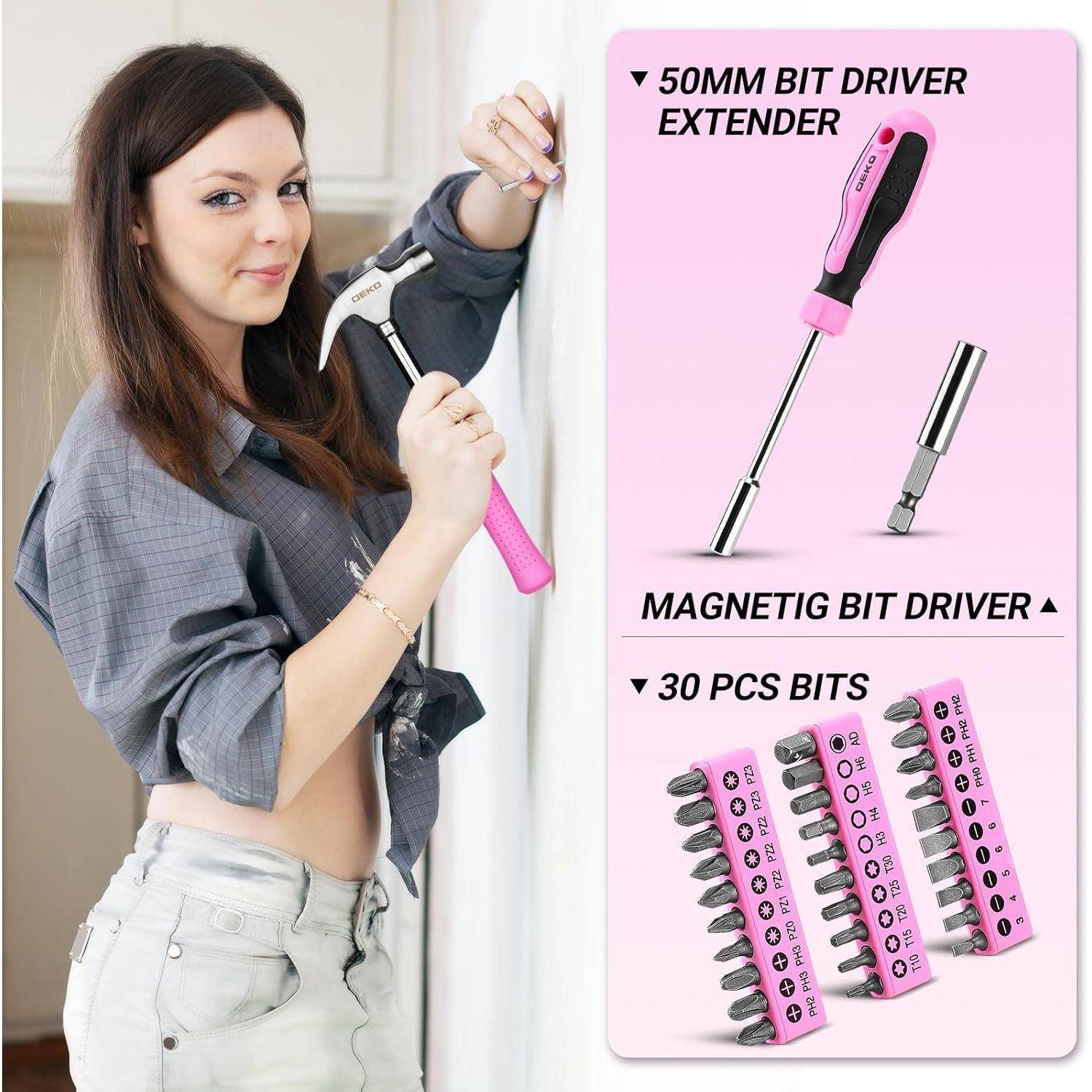 Eine Person benutzt einen pinken Hammer. Daneben hängt ein Poster mit einem pinken Schraubendreher-Set, versehen mit den Beschriftungen: „50mm Bit-Verlängerung