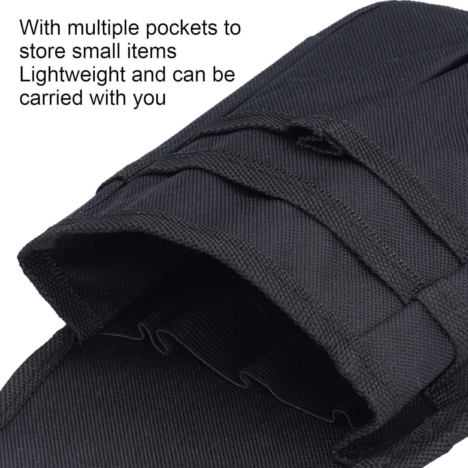 Eine Nahaufnahme einer schwarzen Stofftasche mit mehreren Taschen, die zum Aufbewahren von kleinen Gegenständen entwickelt wurde. Der Text besagt, dass sie leicht und transportabel ist.