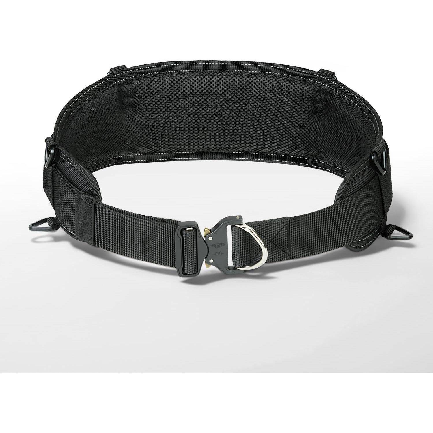 Ein schwarzer taktischer Gürtel mit mehreren Schlaufen, verstellbaren Riemen und einer Metallschnalle, konzipiert für Outdoor- oder taktische Einsätze.