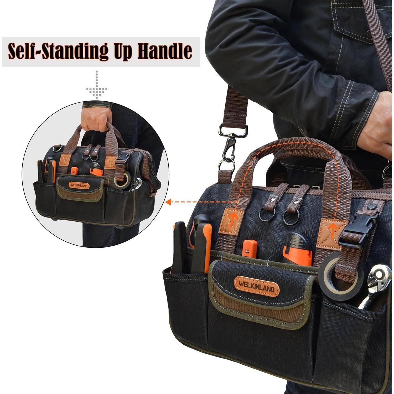 Eine Person trägt eine schwarze und braune Werkzeugtasche mit 'Selbststehender Griff'. Die Tasche ist mit verschiedenen Werkzeugen gefüllt und zeigt damit Haltbarkeit und Praktikabilität.