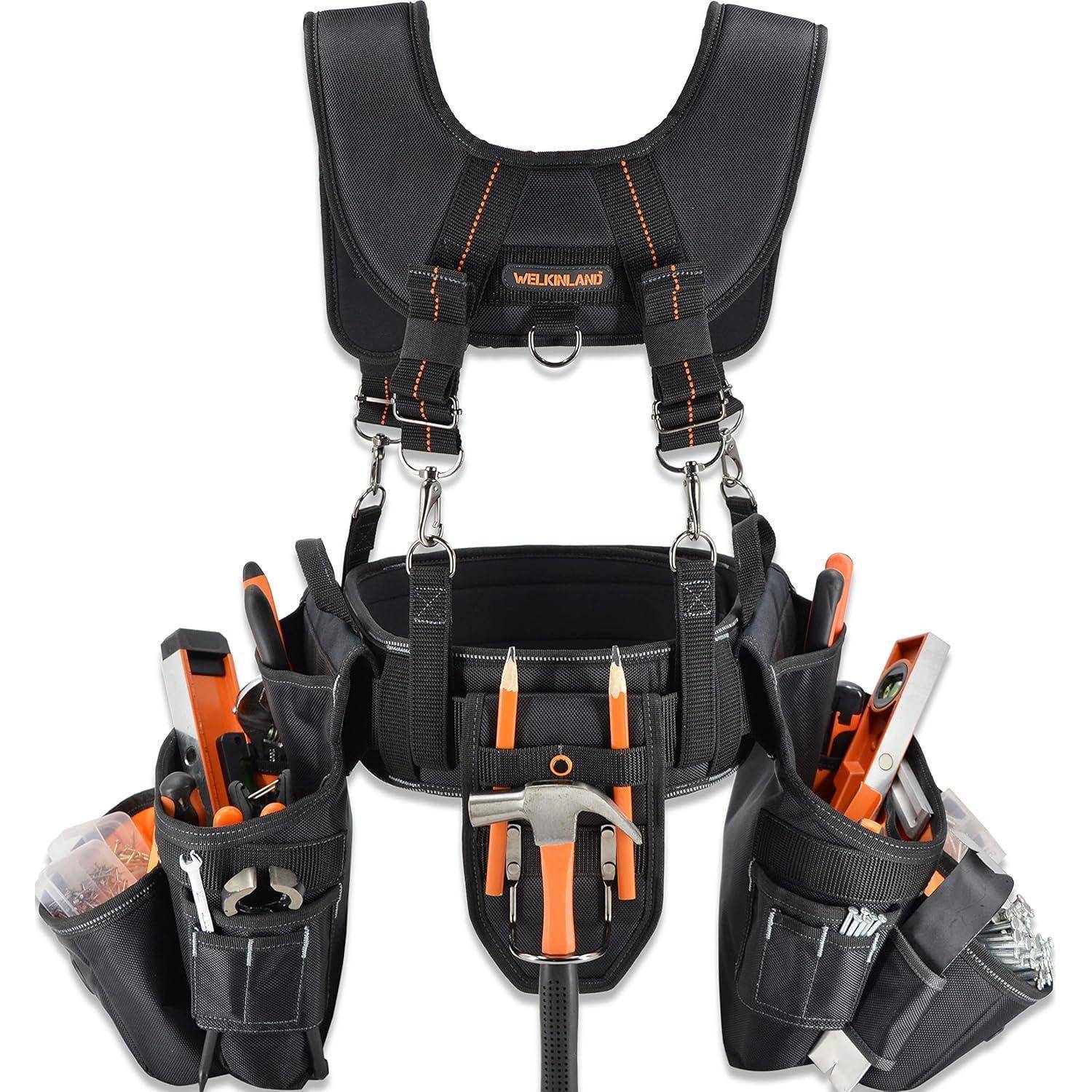 Werkzeuggürtel mit orange und schwarzen Werkzeugen, einschließlich eines Hammers, einer Zange und eines Schraubenschlüssels, in Taschen und Fächern für einfachen Zugriff organisiert.