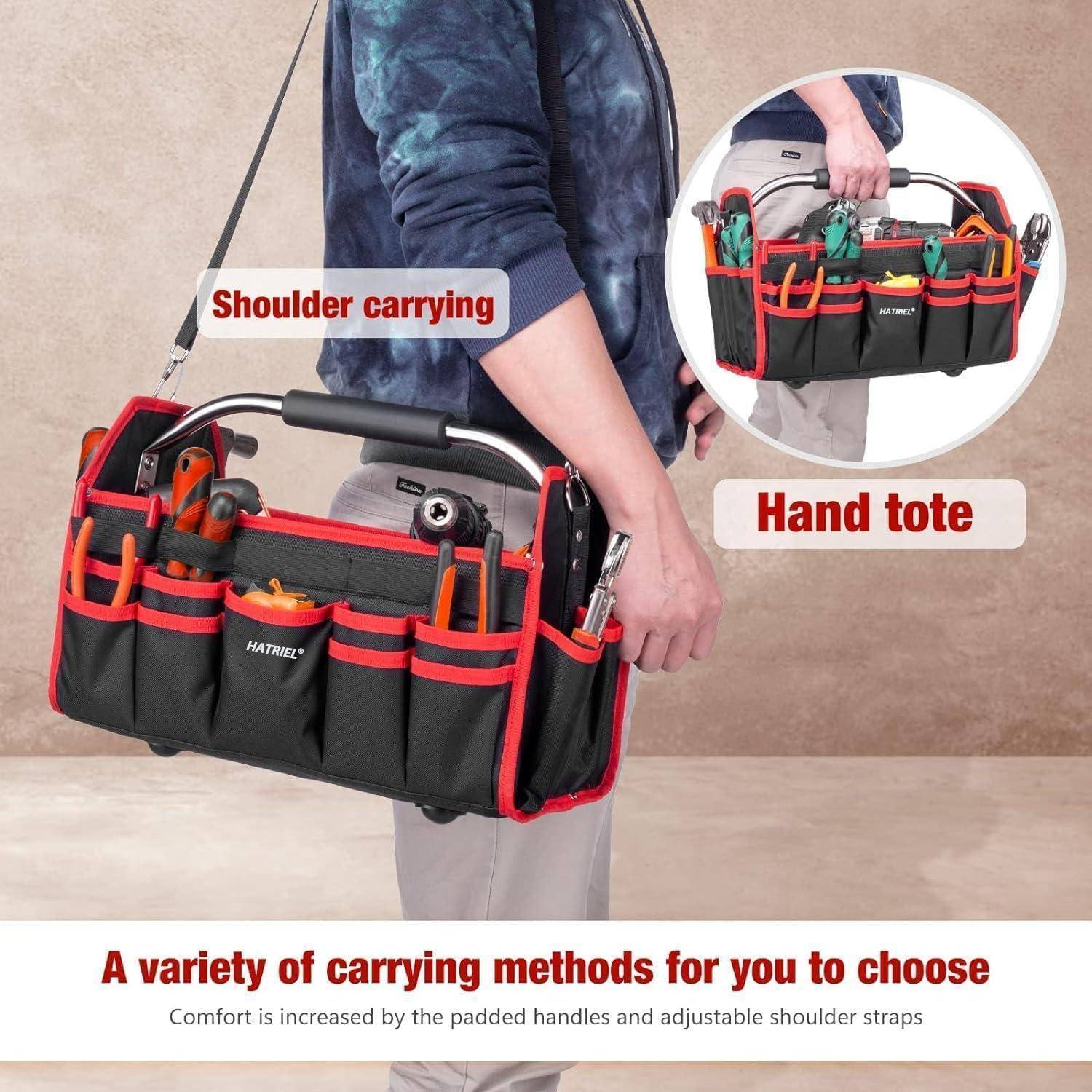 Person trägt eine Werkzeugtasche, die sowohl am Schultergurt als auch am Handgriff getragen wird, mit sichtbaren Werkzeugen in den Taschen. Der Text hebt Tragearten und Komfortmerkmale hervor.
