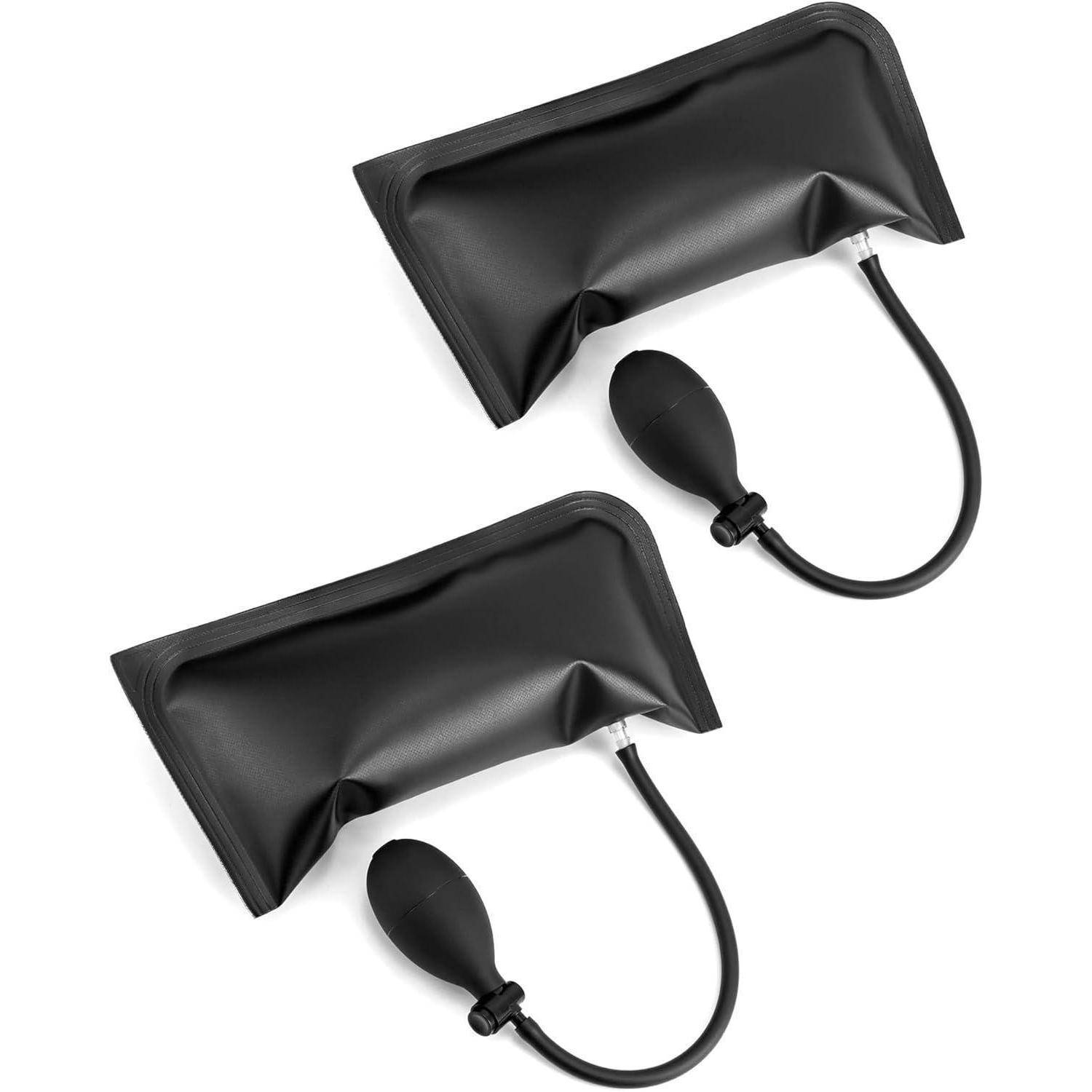 Zwei schwarze aufblasbare Luftkeile mit angeschlossenen Handpumpen. Verwendet zum Anheben oder Positionieren von Gegenständen während Installations- oder Reparaturarbeiten.