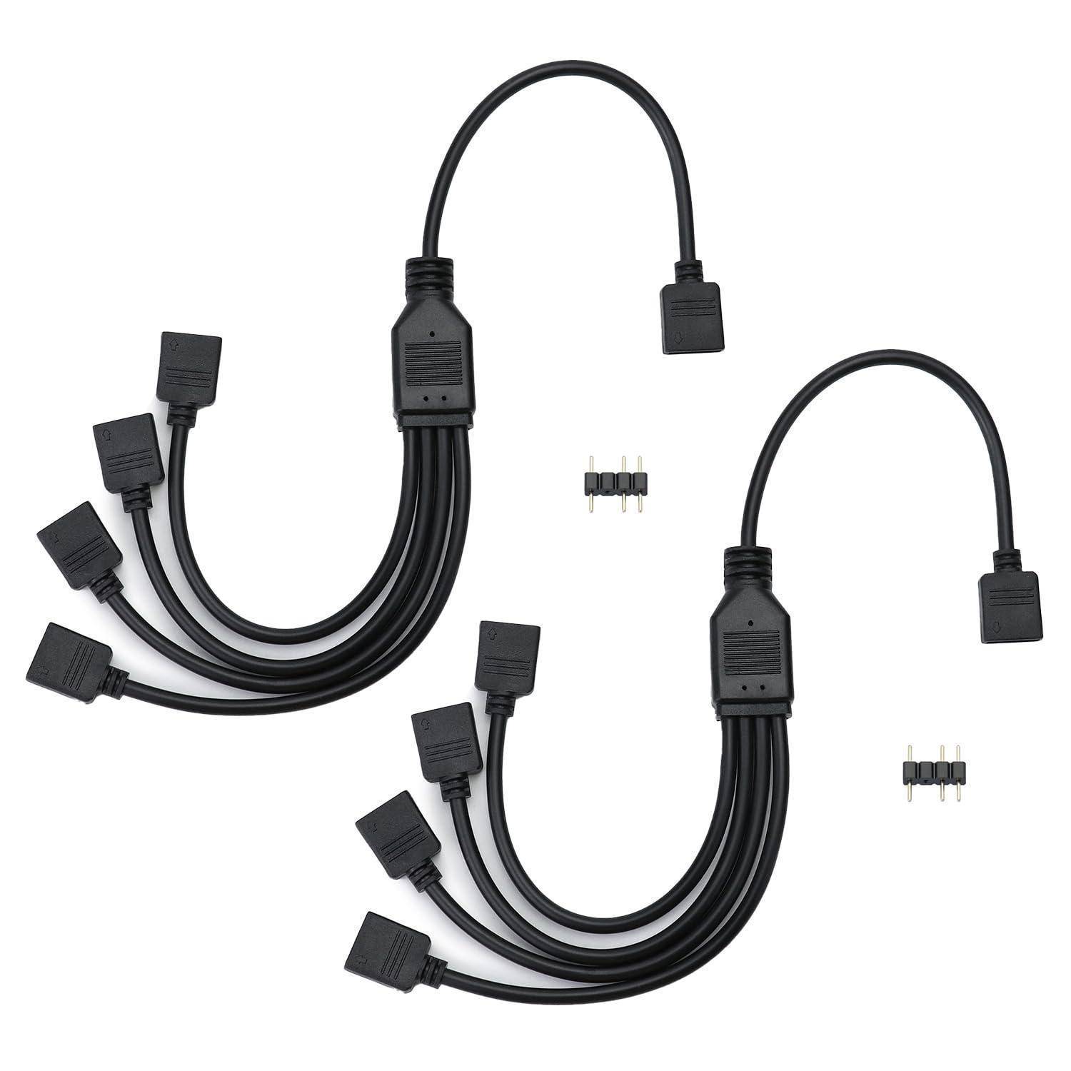 Zwei identische schwarze Lüfter-Verteilerkabel, jeweils mit einem Anschluss an einem Ende und drei am anderen Ende. Zwei kleine Pin-Adapter dazwischen.