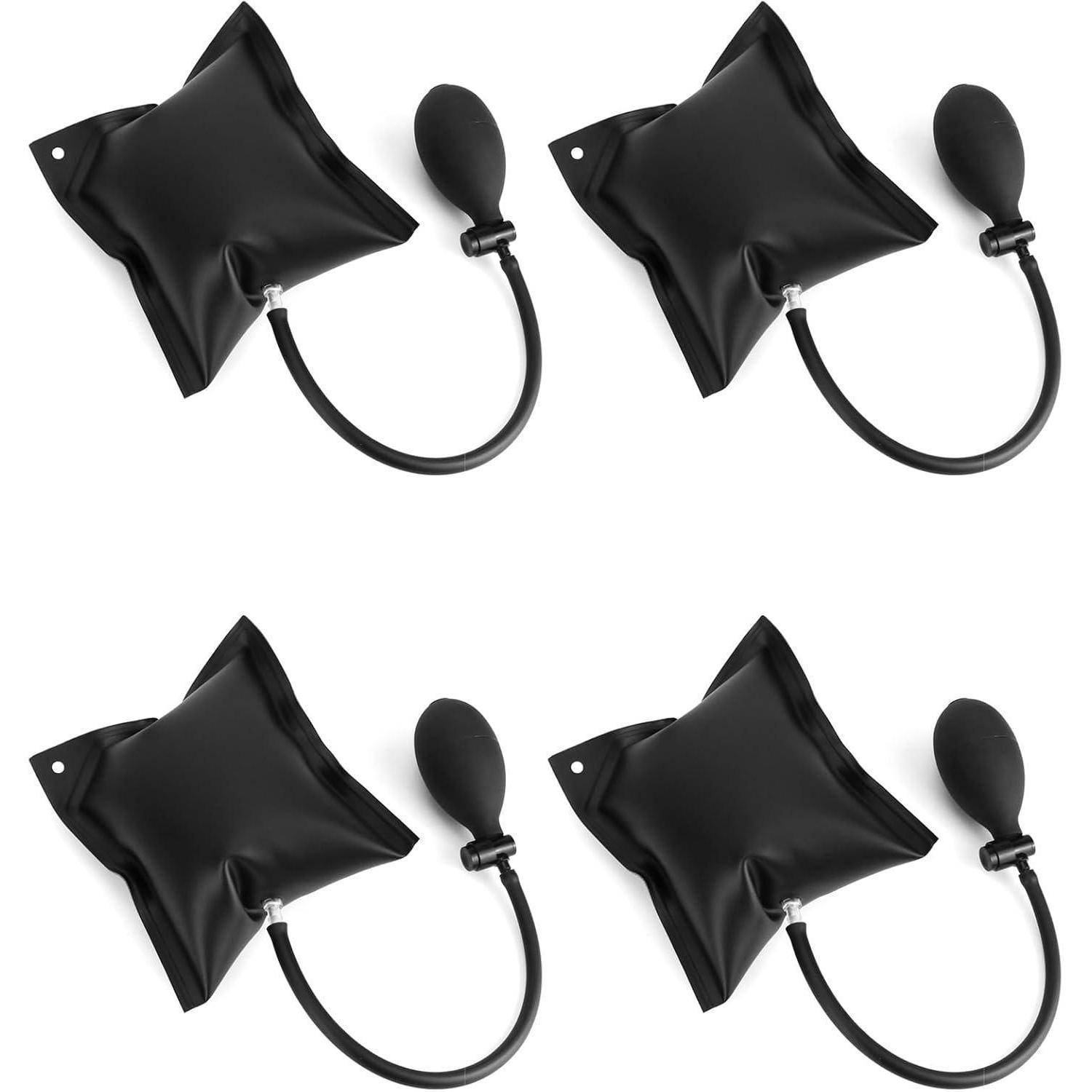 Vier schwarze Lufthebekissen mit Handpumpen, in einem Raster angeordnet. Verwendet zum Anheben oder Ausrichten schwerer Objekte während der Installation oder Reparatur.